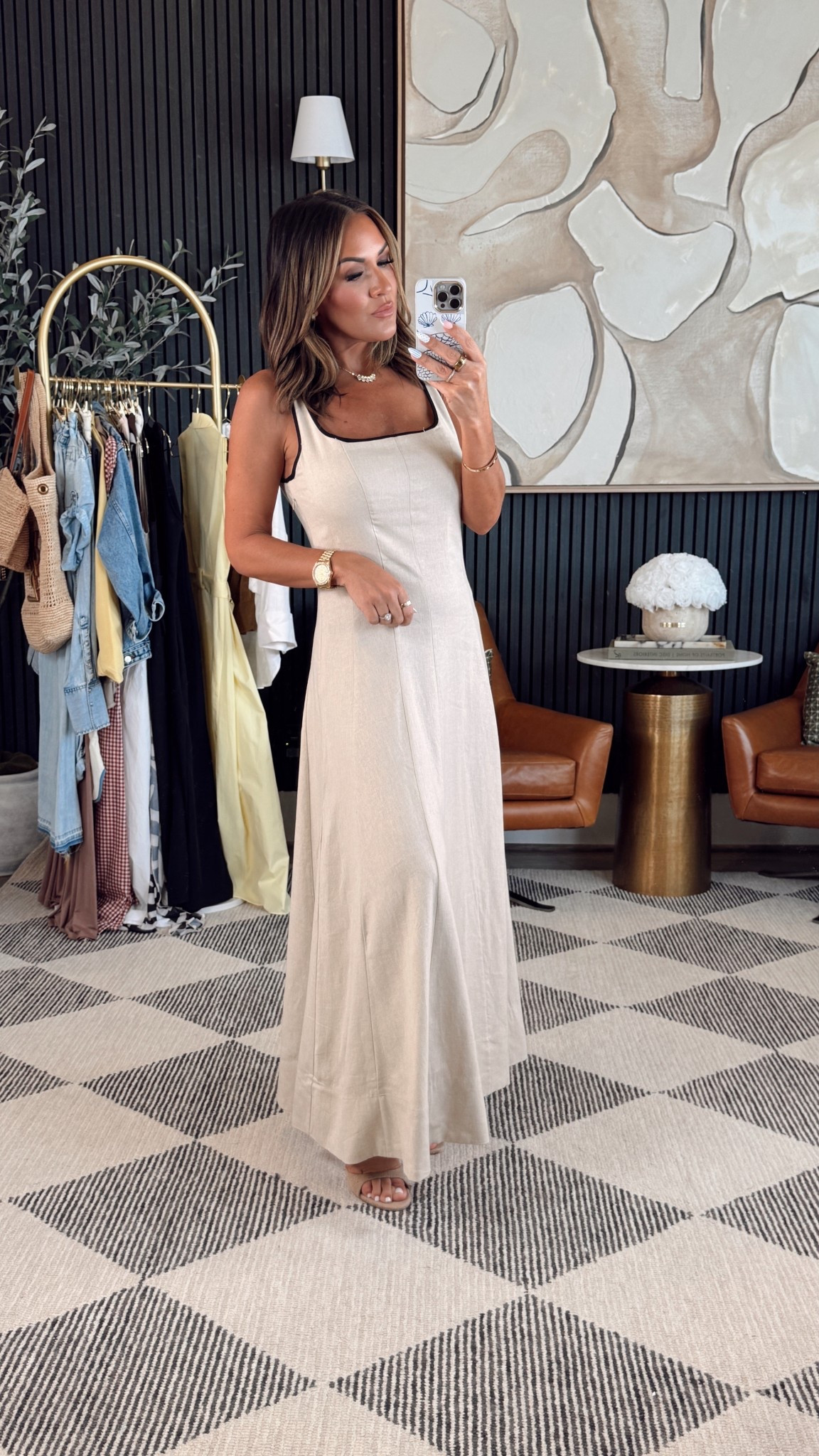 Such a classic linen dress. 

In a small