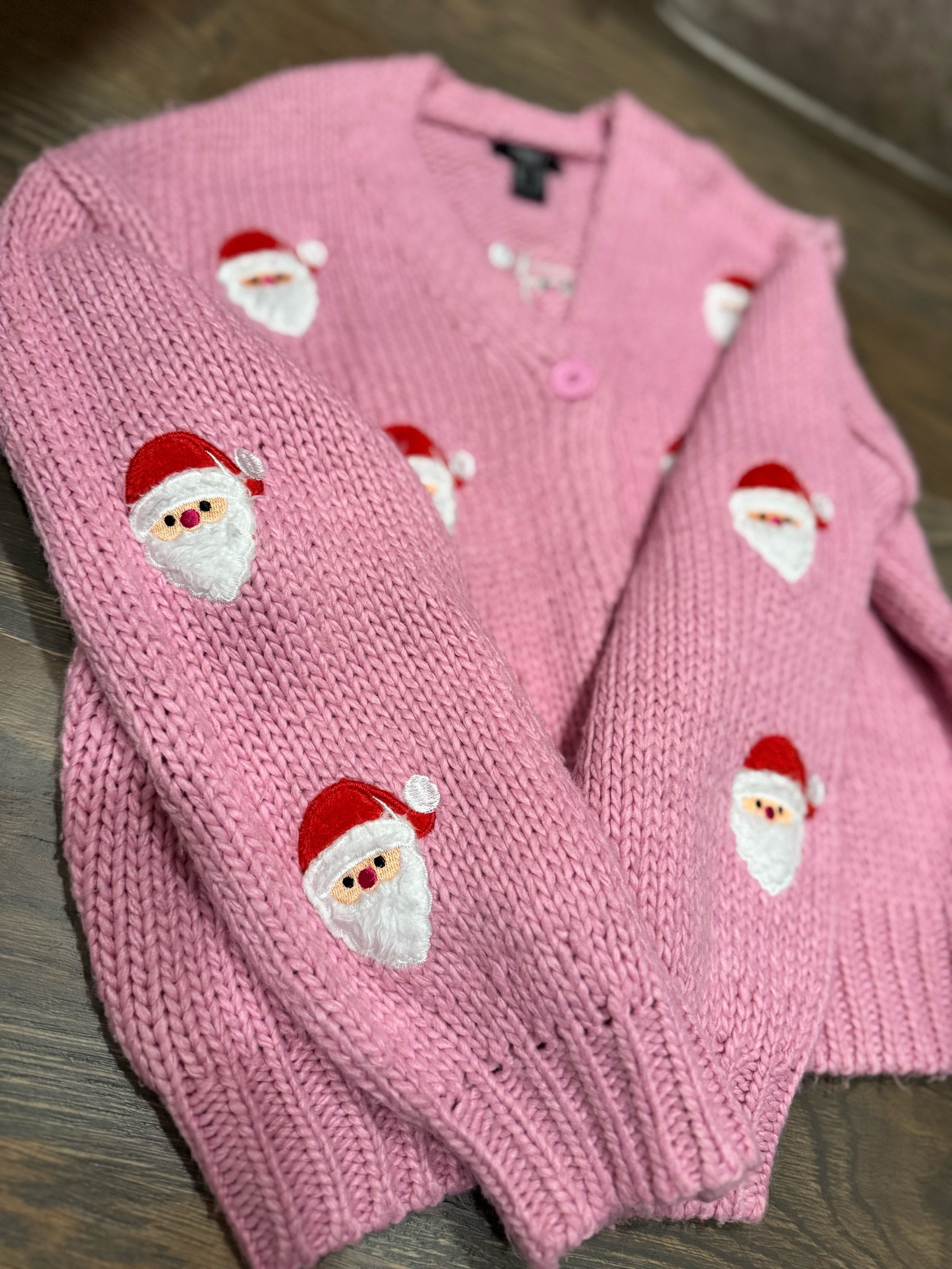 🩷🎅🏼 🩷🎅🏼🩷 Holiday sweaters, but keep them trendy!! 

#LTKKids #LTKOver40 #LTKHoliday