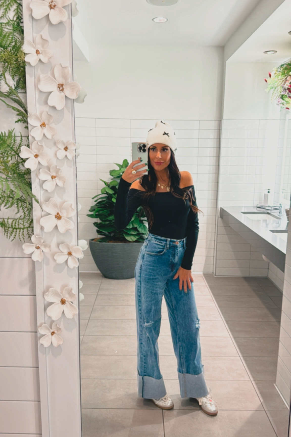 This beanie and denim are everything 🤍

#LTKGiftGuide #LTKStyleTip #LTKHoliday