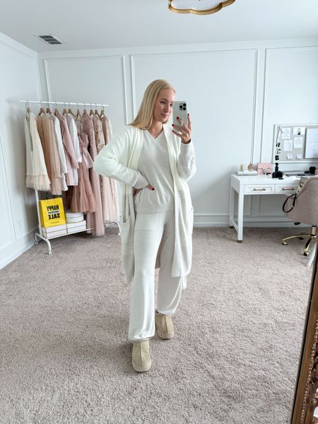 So excited this Barefoot Dreams robe is back in this year’s NSale! It’s the softest and most comfortable robe. Loungewear // sleepwear // robes // Barefoot Dreams // slippers // Nordstrom fashion  

#LTKStyleTip #LTKSaleAlert #LTKxNSale