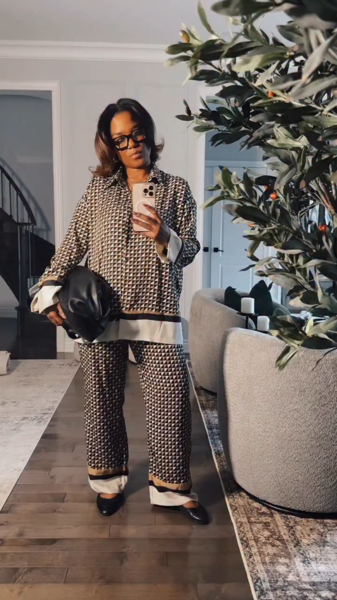 I’ve always had a soft spot for stylish co-ord sets! They’re made to be worn together, but you can easily mix and match each piece on its own.
•
•

With fall shopping in full swing, consider picking up a co-ord set, and here’s why:
1. Minimalist paradise – No need to overthink your outfit.
2. Excellent cost per wear – Get your money’s worth! You can separate the pieces and pair them with other items in your wardrobe.
3. You’ll always look effortlessly chic in a co-ord set.

#CoOrdSet #heatlesscurls #40plusstyle 

co-ord, outfit, style, fashion, wardrobe, minimalist, chic, seasonal, layering, appeal, fashionista, hair, Dyson hair care, versatile, shopping, autumn, trends, match, pieces, comfortable, stylish, casual, mix and match, lookbook, accessories, confidence, essentials,