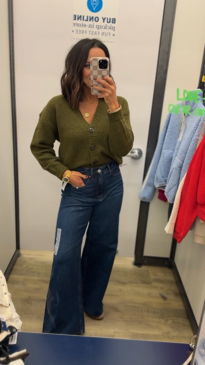 A warm outfit that looks elevated! The button front cardigan styled with jeans is always a winner ⭐️

Fall fashion, sweater, cardigan, Old Navy, VintagePickin



#LTKStyleTip #LTKSeasonal #LTKFindsUnder50