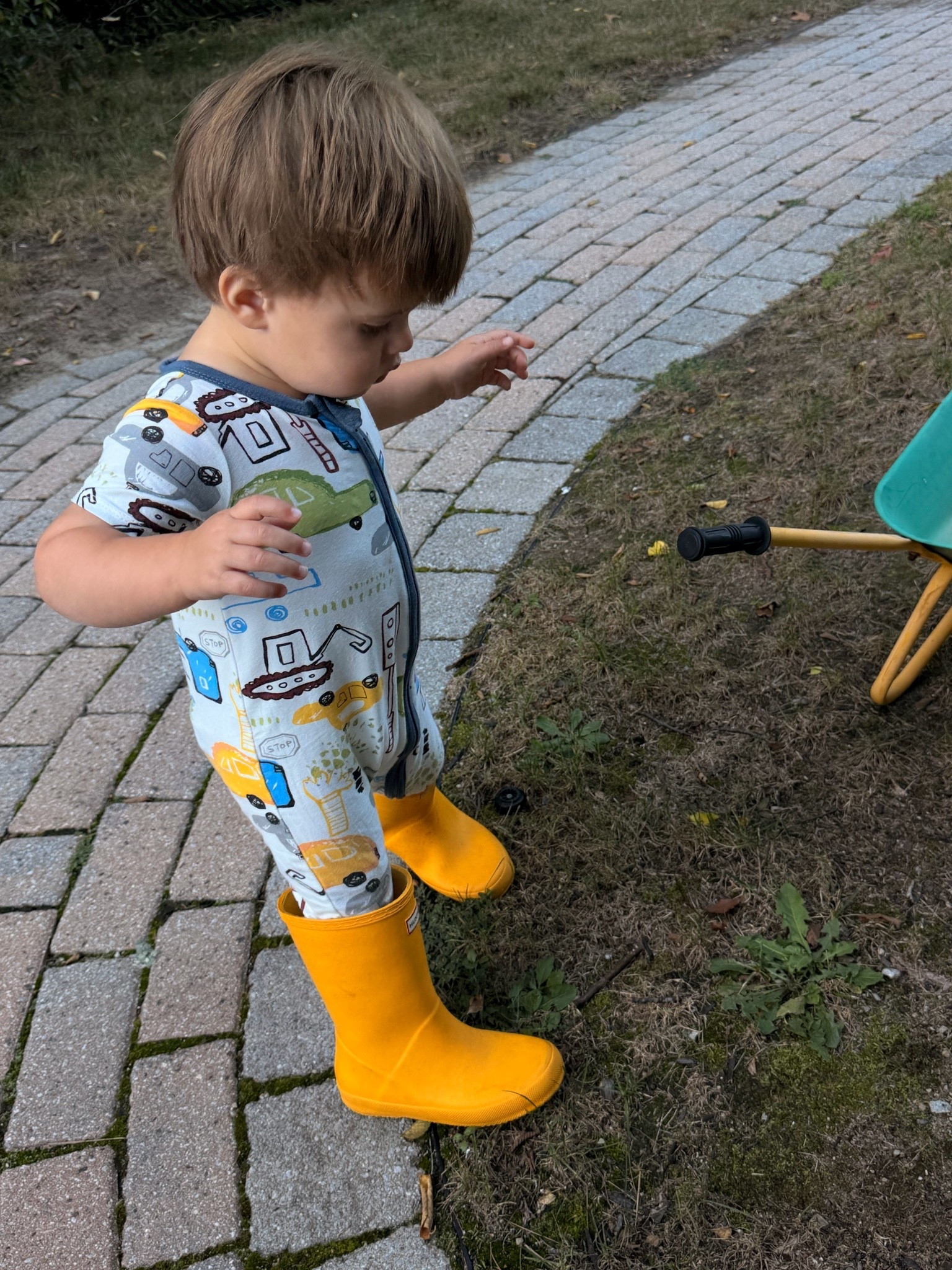 Little boots, big adventures 💛 Backyard play and dirt hunting 🌦️
#LTKmomlife #LTKootd #LTKSeasonal