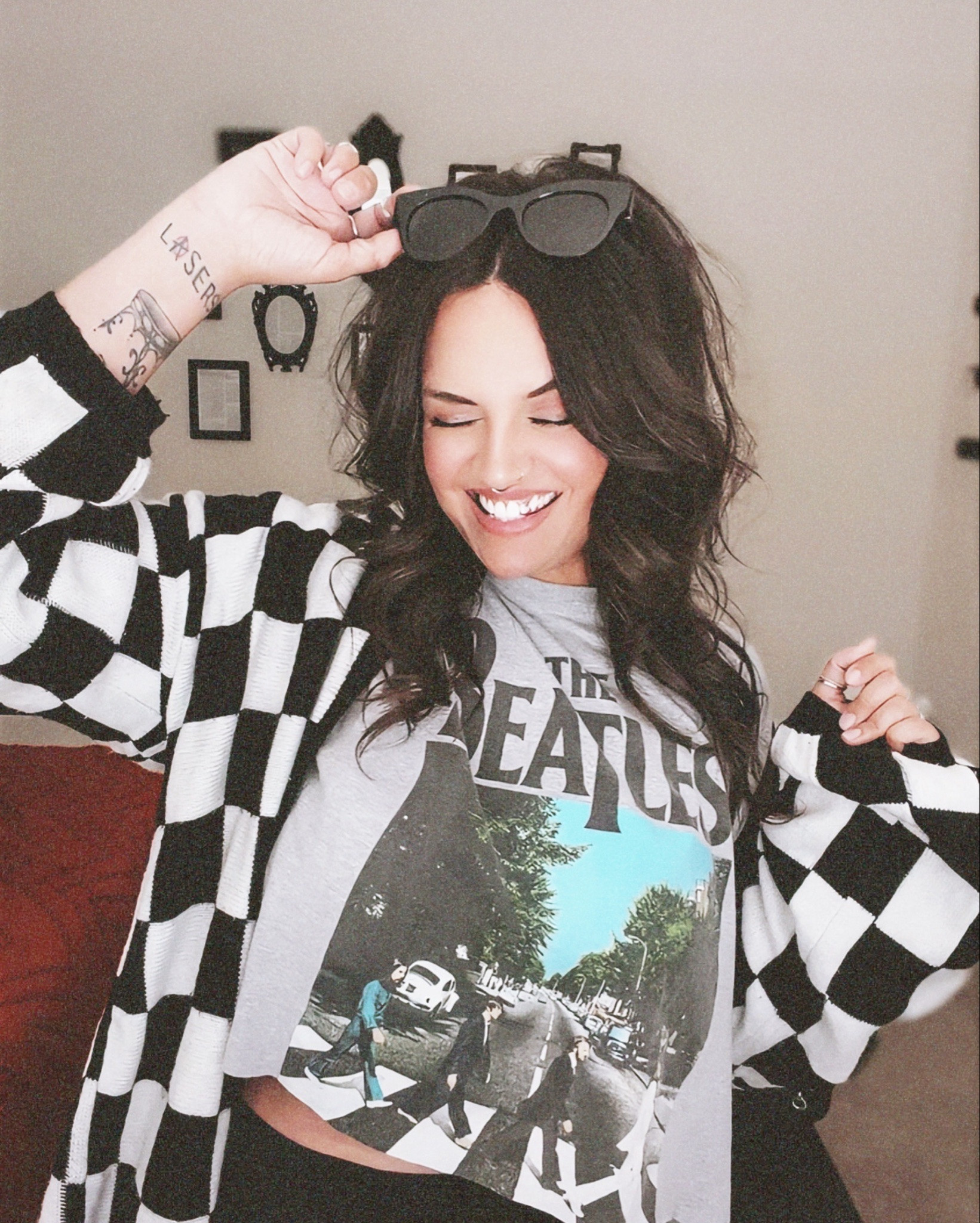 Graphic T fit 

Amazon finds - checkered with graphic tee and docs?! YES PLEASE!
(I cut the tee right under their feet)

#fashion #momfashion #springfinds

#LTKSeasonal #LTKootd #LTKgrwm