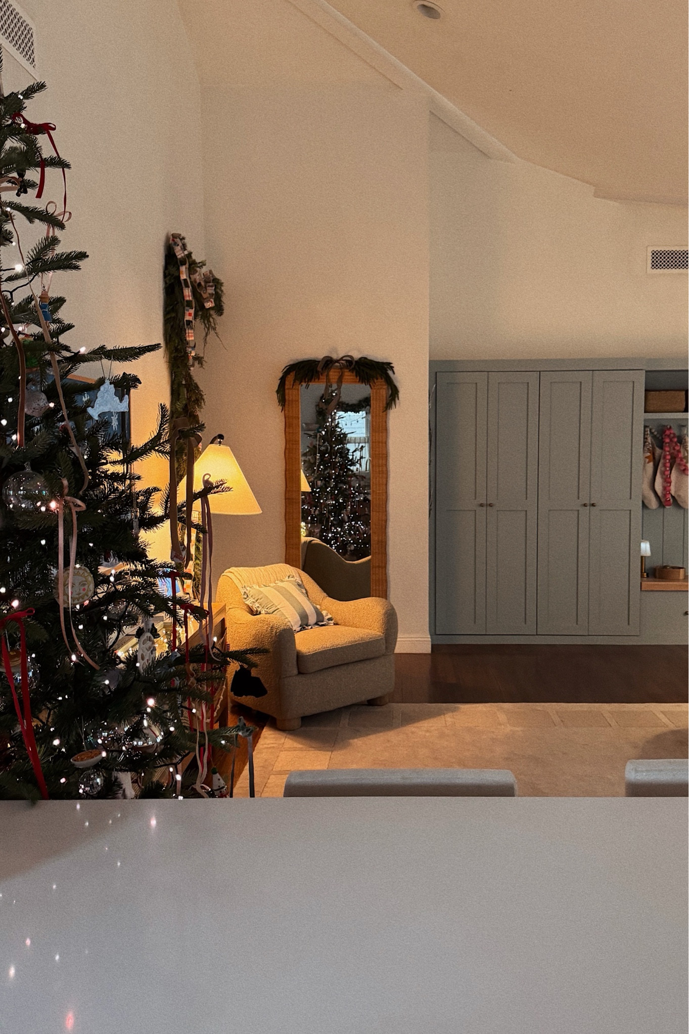 new living room floor mirror, doubling our christmas tree view 🥰🎄

#LTKHome #LTKStyleTip