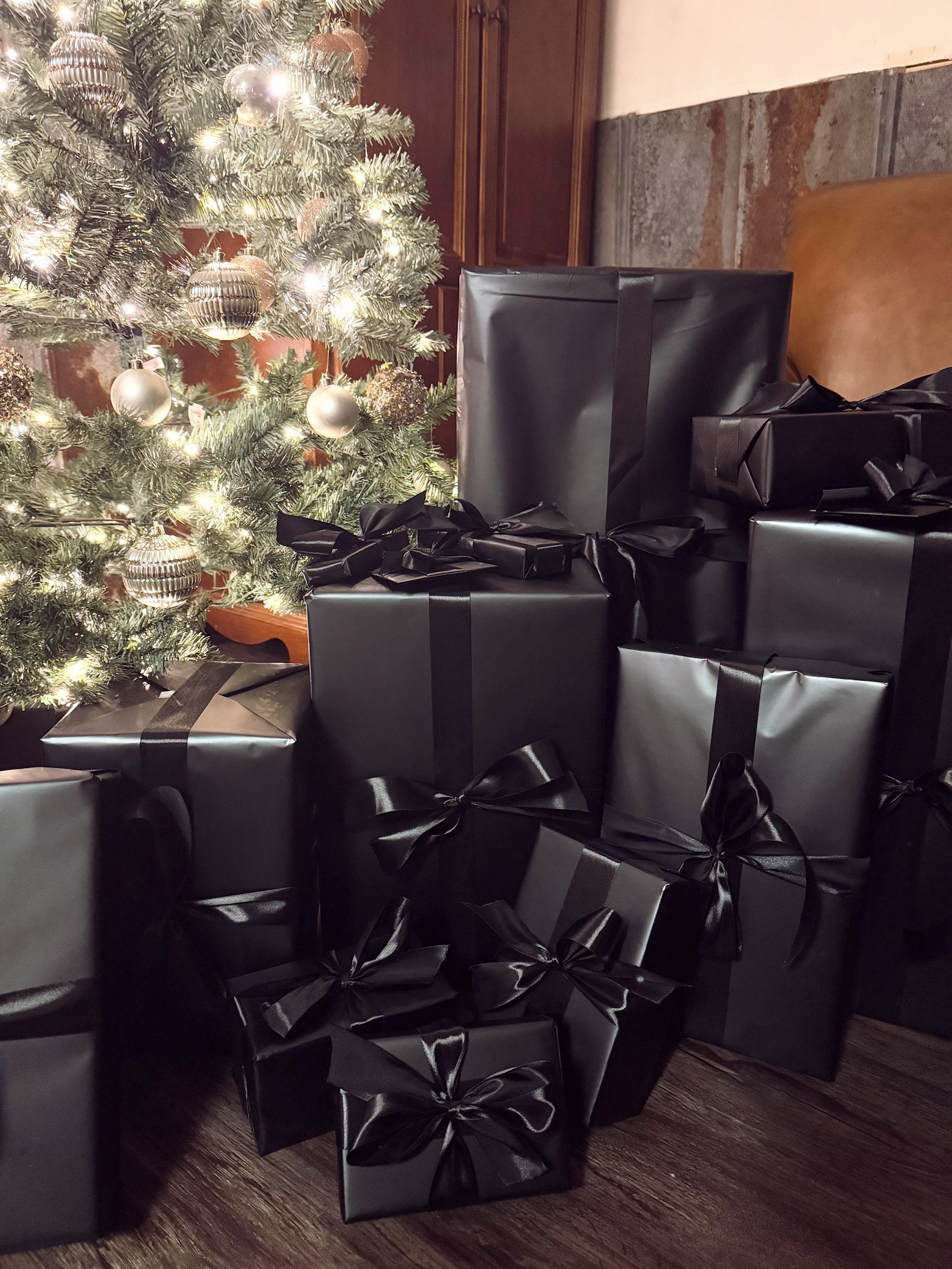 christmas present wrapping inspo!! 

#LTKSeasonal #LTKGiftGuide #LTKHoliday