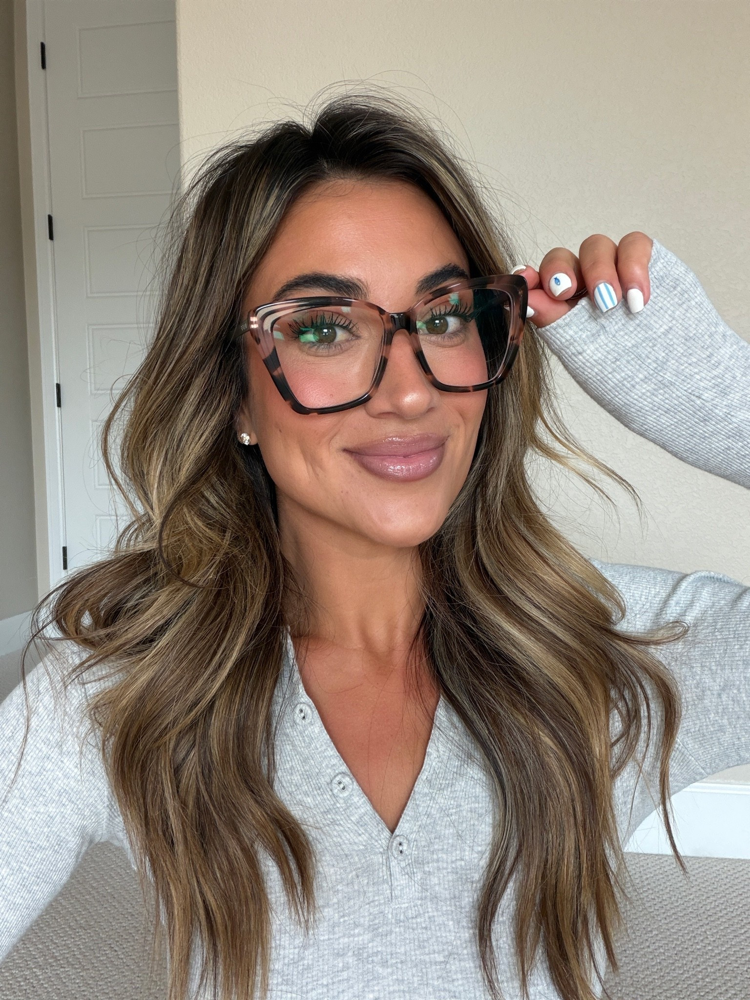 Lip combo! 
Liner: endless cacao
Gloss: dolly light

#LTKWorkwear
