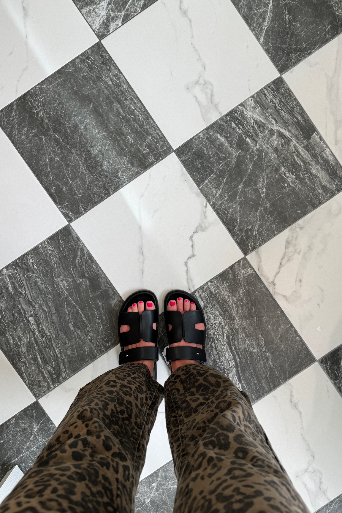 Runs true to size! Such a good sandal and feel such good quality!! I’m wearing a size 8 which is what I usually wear!