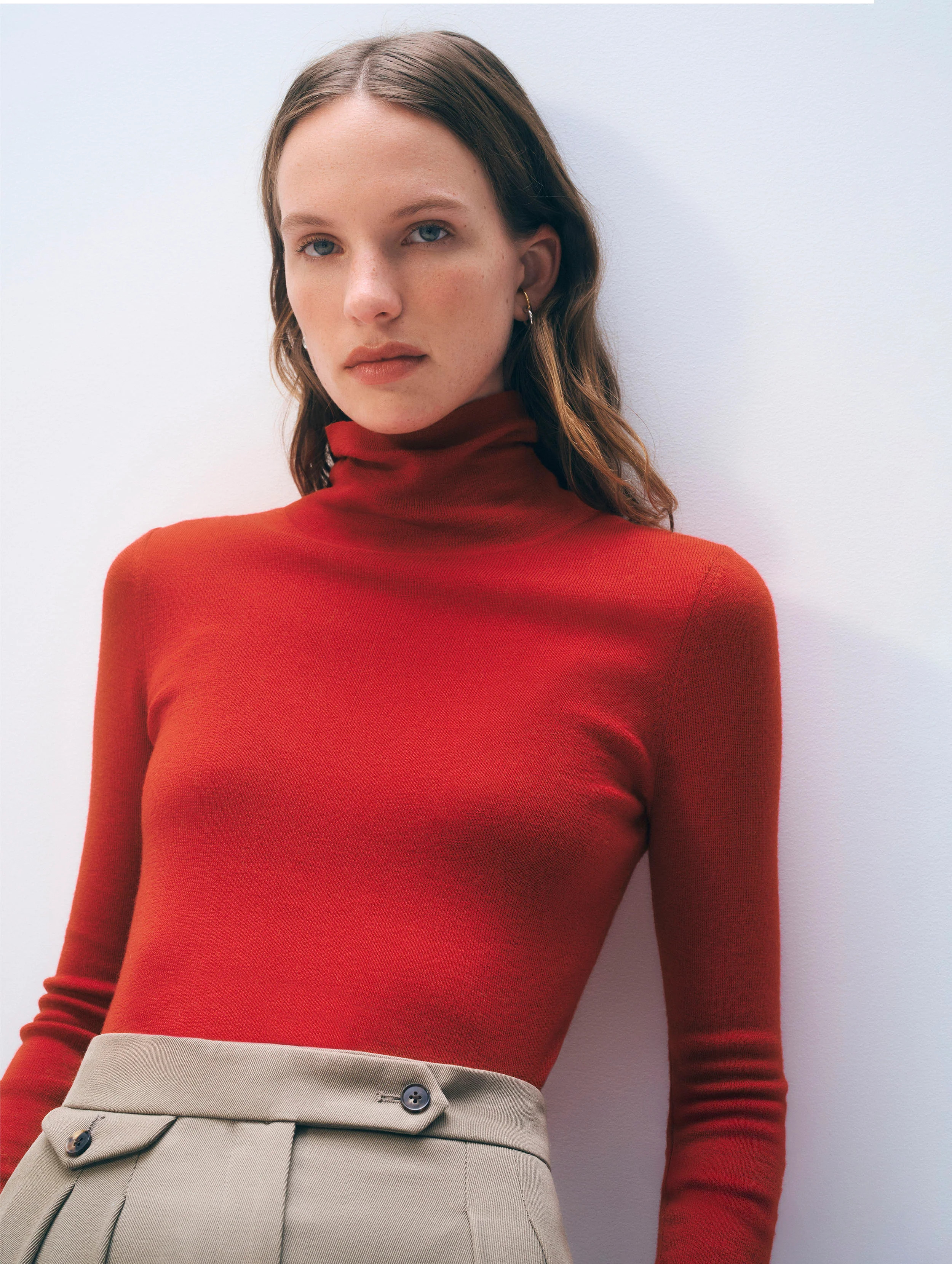 White & Warren Superfine Merino Fitted Turtleneck Sweater in Red size Small | White and Warren