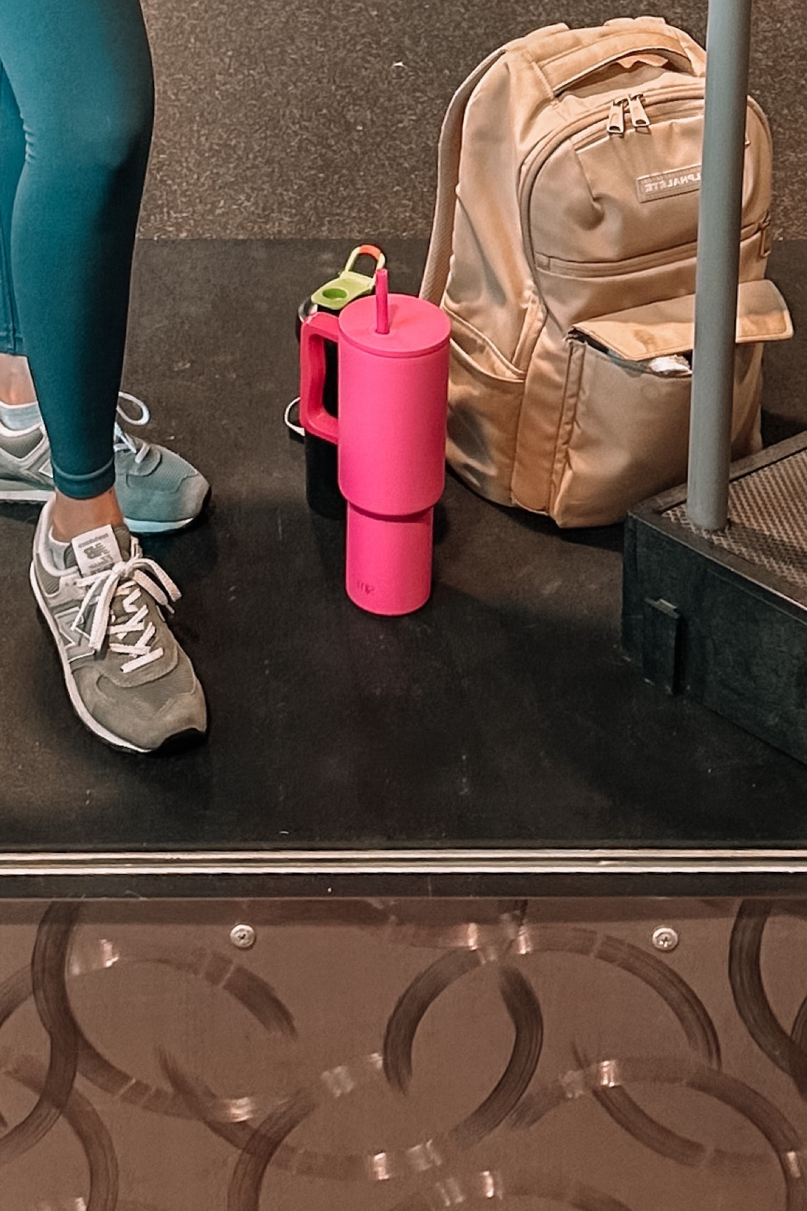 I love this hot pink cup for summer! Helps me get my gallon of water in a day 🫶🏻