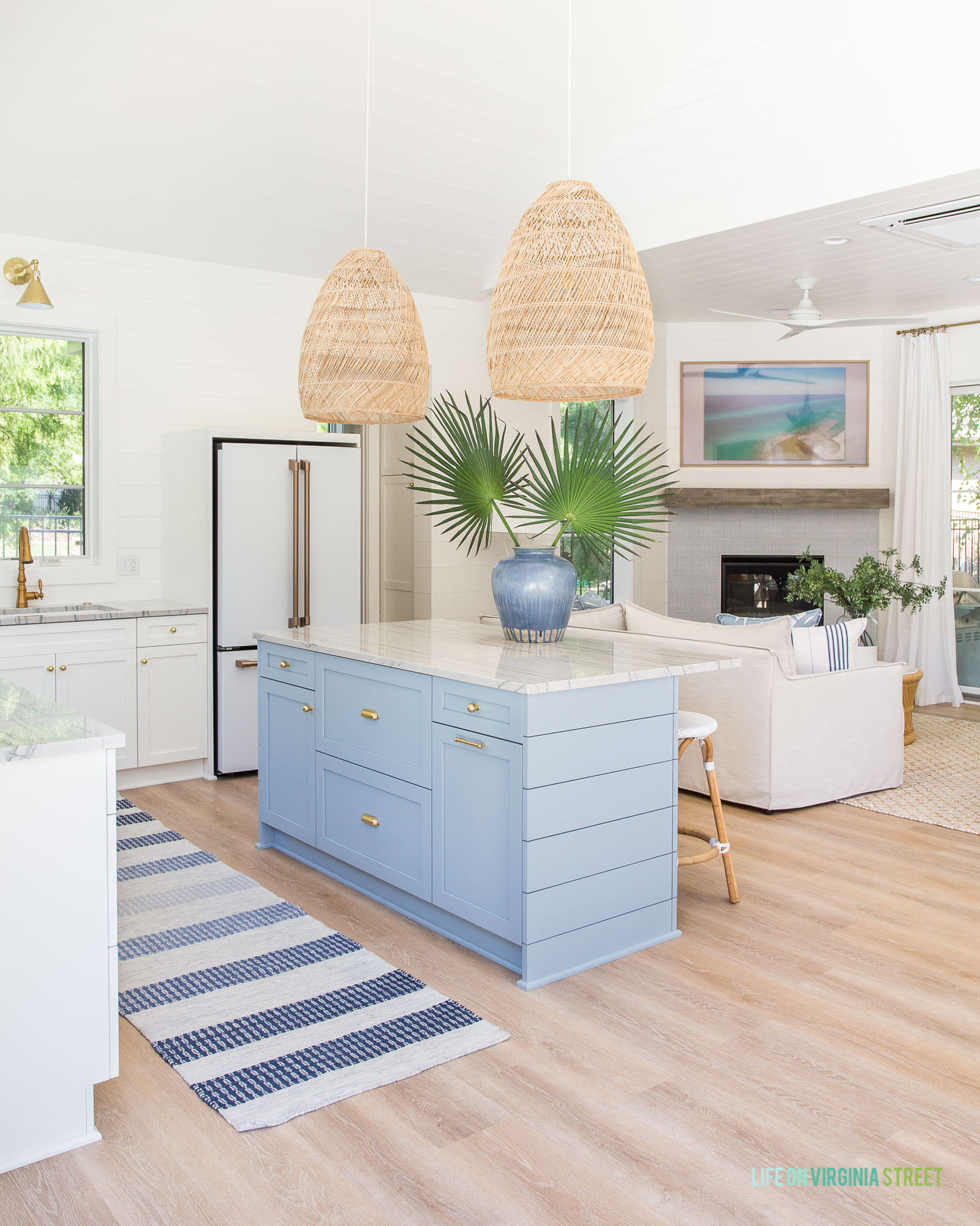 Modern coastal home kitchen  🙌🏻🙌🏻

#LTKdayinmylife #LTKHome #LTKSeasonal