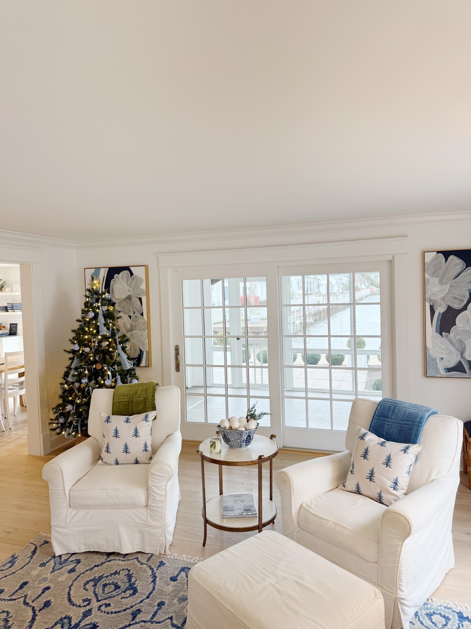 Coastal holiday decor at the lake 🌊🎄✨

#LTKCyberWeek #LTKHoliday #LTKGiftGuide