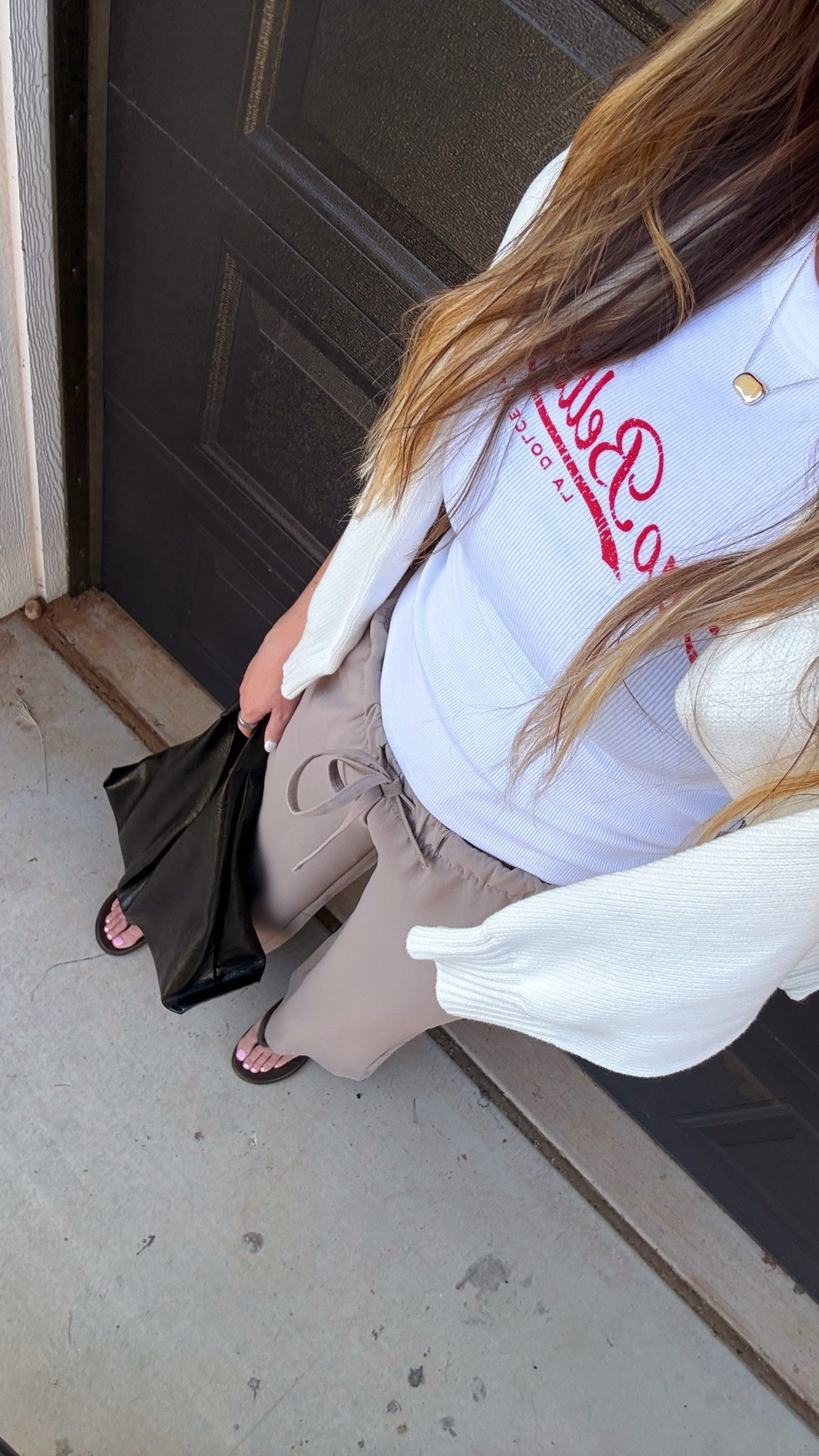 I’m 510 wearing a medium (longest inseam) in Aritzia dupe pants and small tall in tank!
