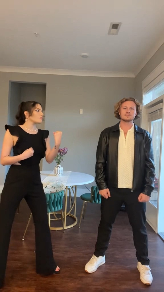 If there’s one thing about me it’s that I love COMFY clothes that look good. This outfit looks like a good date night outfit but feels like the comfiest clothes I own! 

Your boyfriend’s gonna love it! 

#LTKGiftGuide #LTKmens