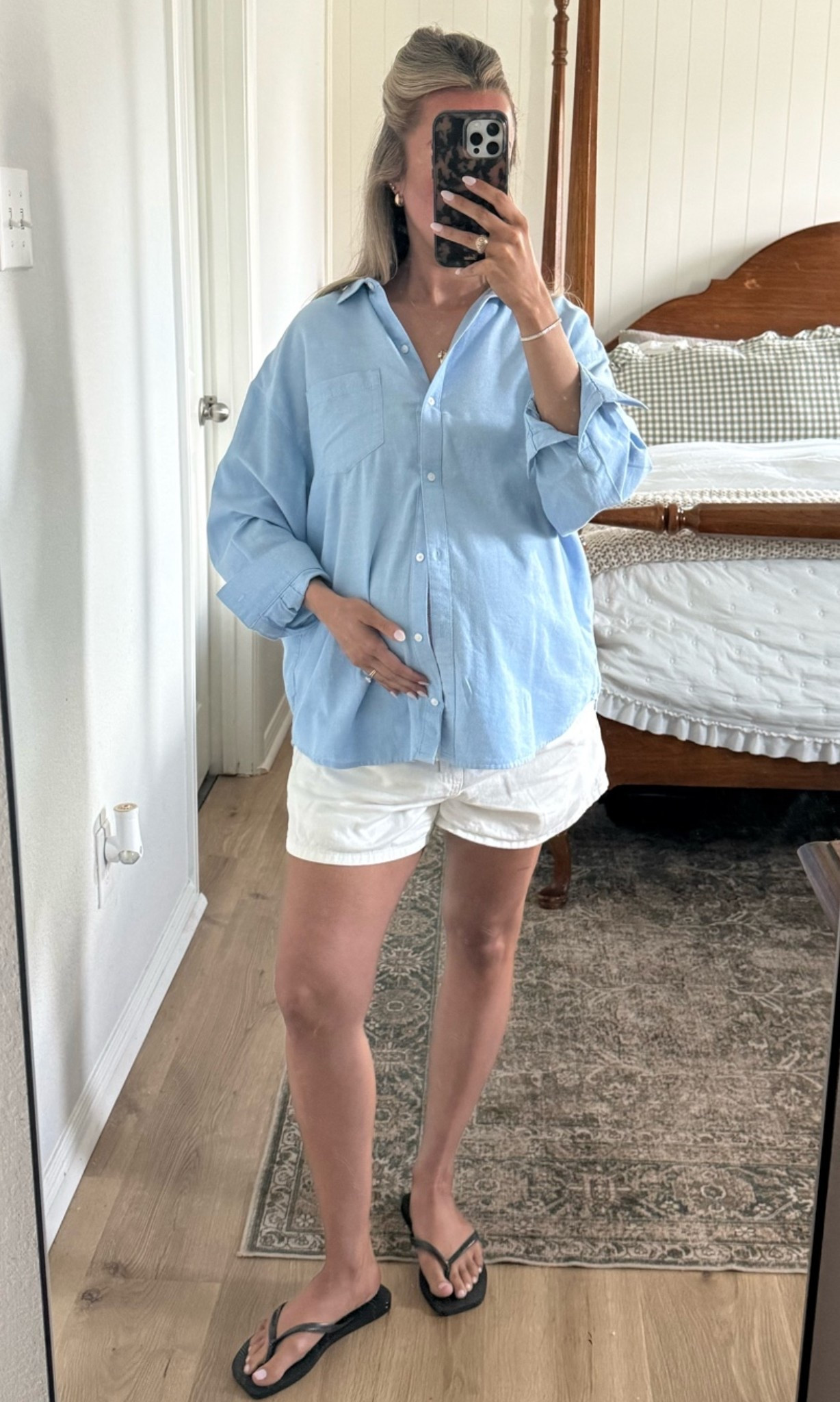 size medium in bottoms and size small in top! the button up was very oversized!