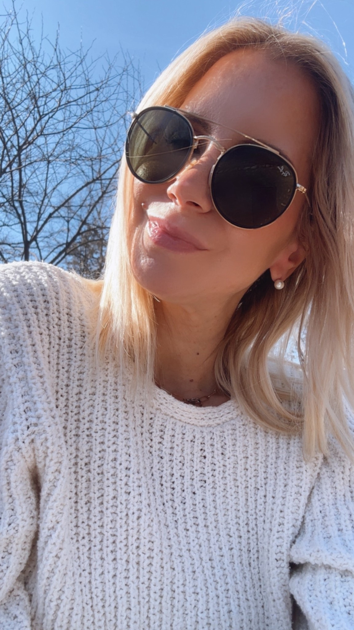 Favorite Sunnies 😎 

Sunglasses
Rayban
Gold sunglasses
Black sunglasses
Women’s sunglasses 


#LTKPetite #LTKootd #LTKmomlife