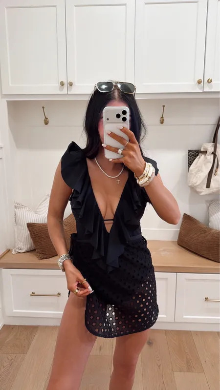 This Amazon swimsuit 🖤

amazon finds, swimwear, vacation outfits beach, summer fashion, katy roach, livingmybeststyle 

 #LTKootd #LTKPetite