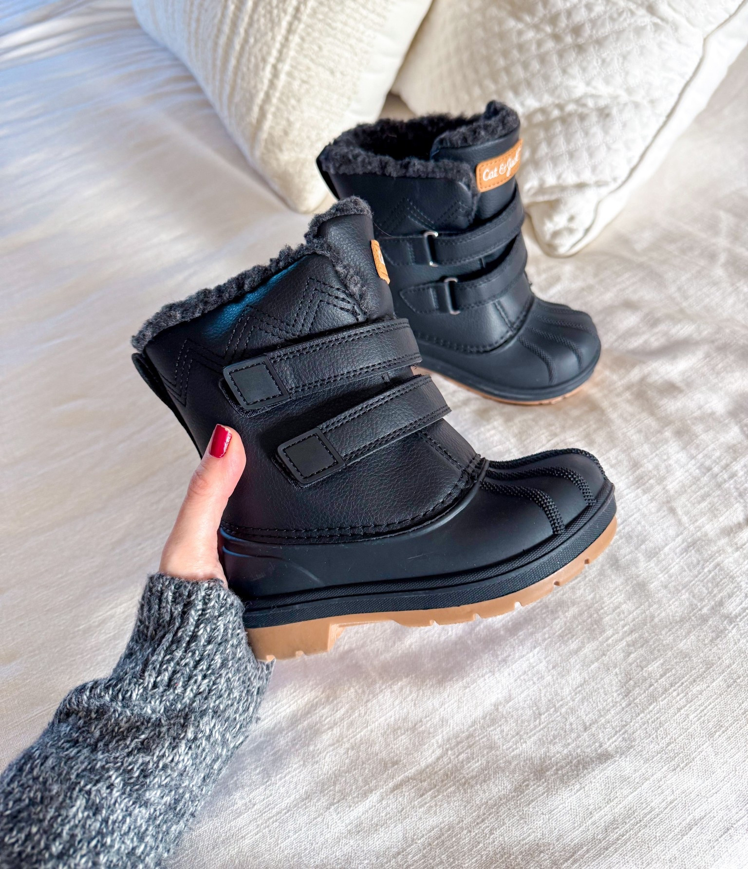 The cutest toddler boy snow boots ☃️

Target boys boots // boys winter boots // toddler boys toys // boys gift guide // paw patrol toys // Melissa and Doug train set // hot wheels cars

#LTKGiftGuide #LTKKids #LTKFindsUnder50