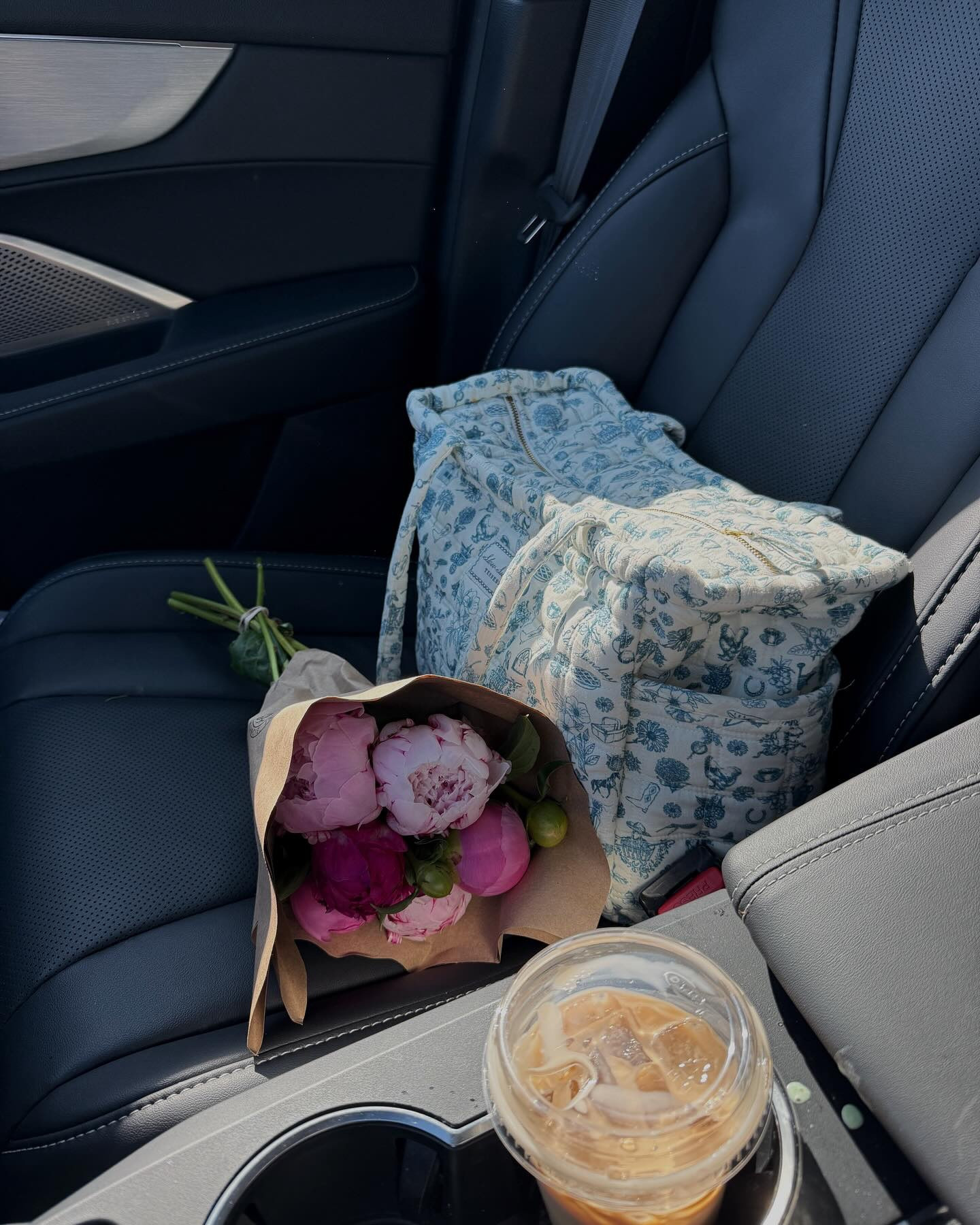 overpaying for peonies, my favorite time of year ☀️

My all time favorite bag!! 

#LTKSeasonal #LTKSummerEdit