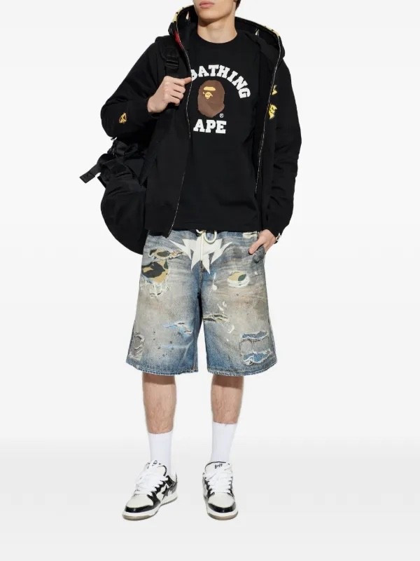 A BATHING APE®
logo-print T-shirt

#LTKSaleAlert #LTKMidsize #LTKselfcare
