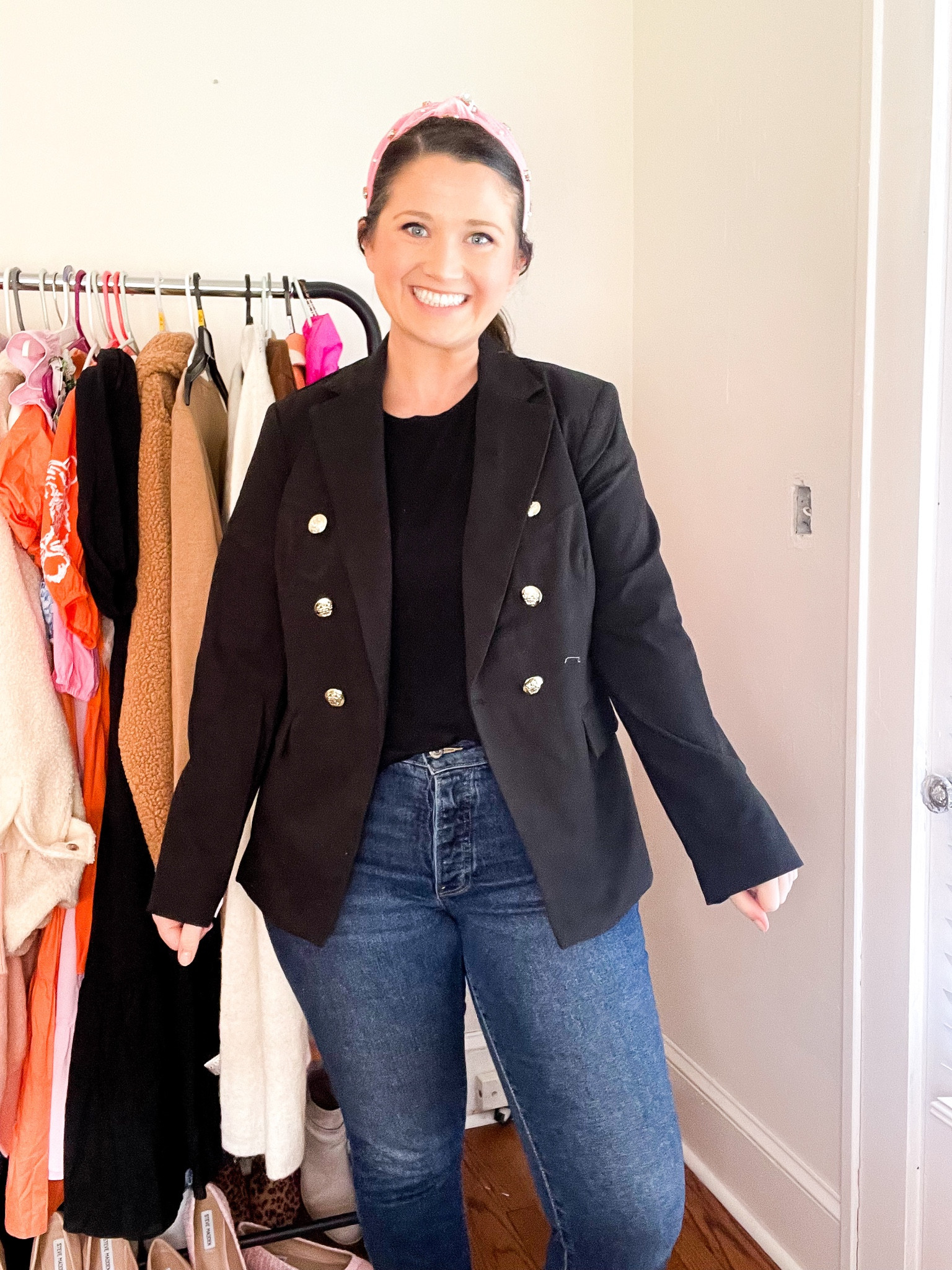 Black blazer. Work outfit 