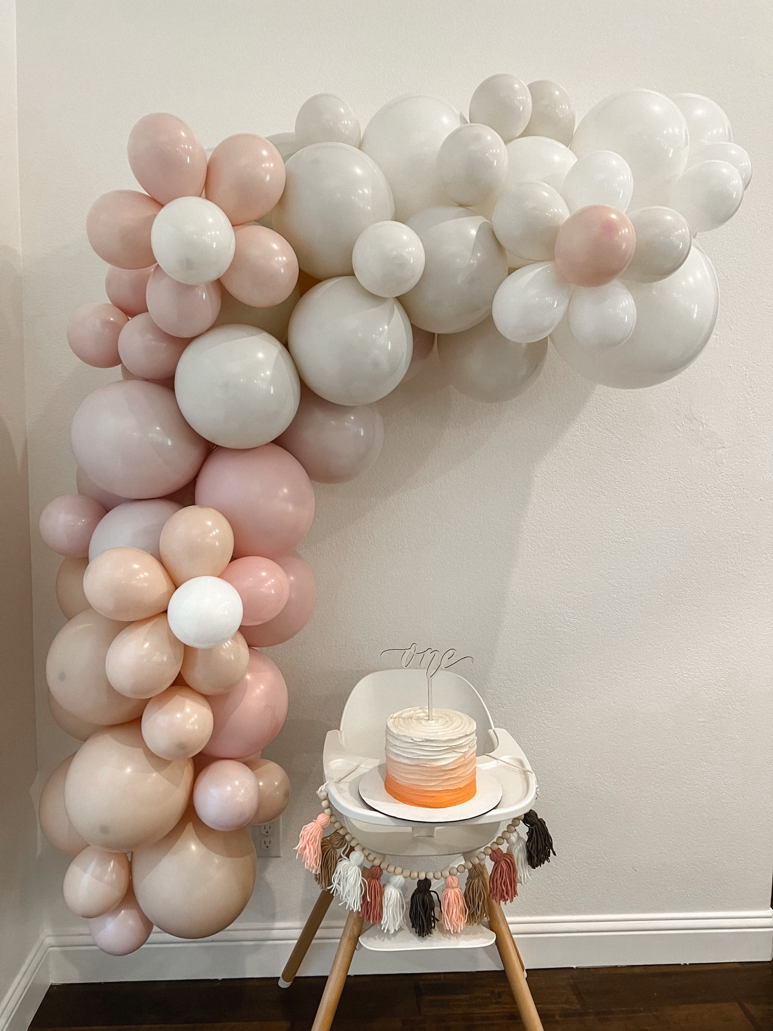 Balloon arch and smash cake 🌸

#LTKkids #LTKbaby #LTKparties