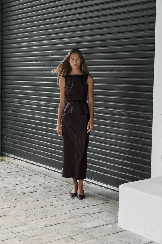 Straight neck, off-the-shoulder top. Stud detail. Matching inner lining. Side zip closure hidden ... | Zara US