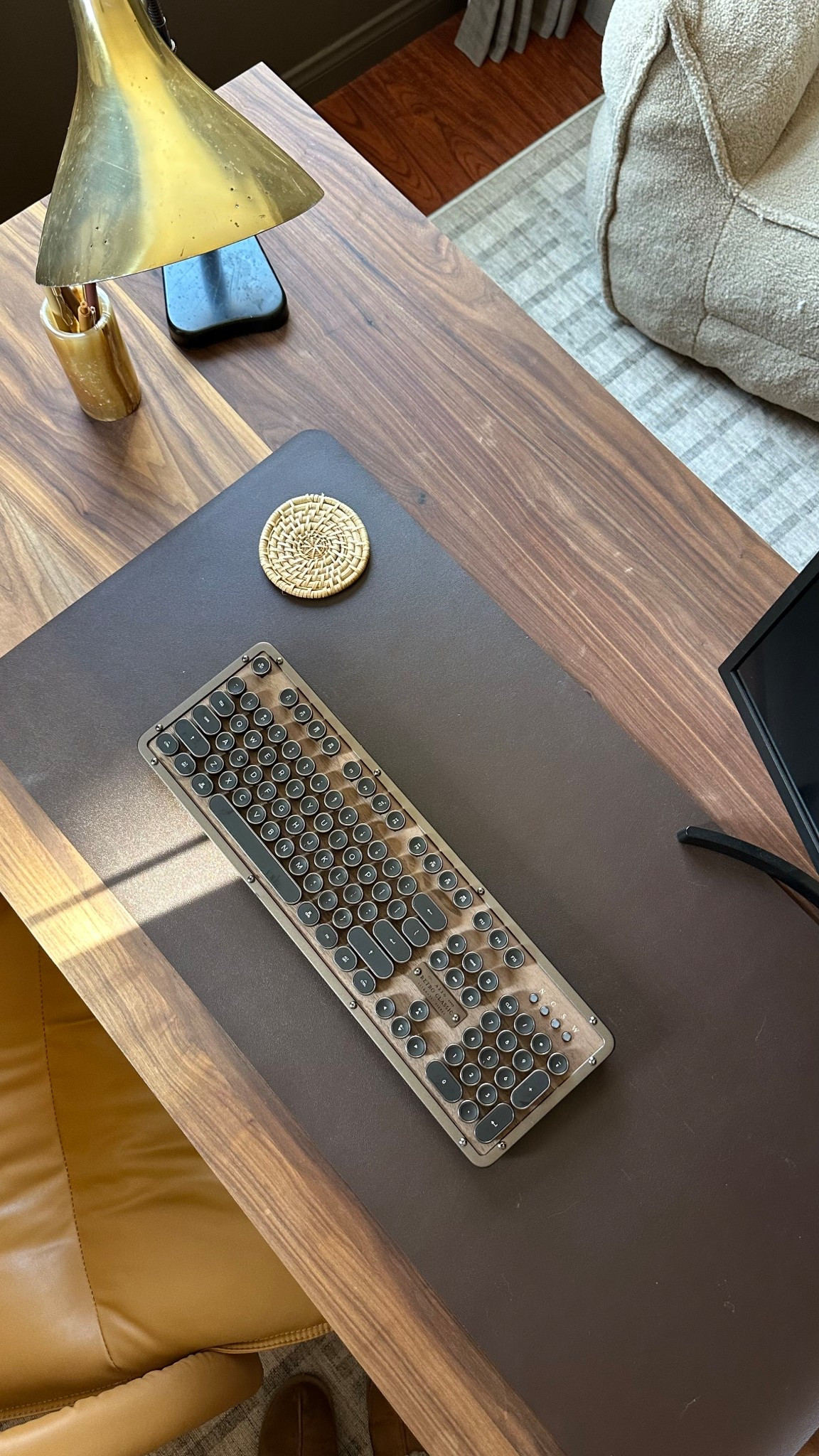 Mechanical keyboard brown office wood home officee

#LTKHome