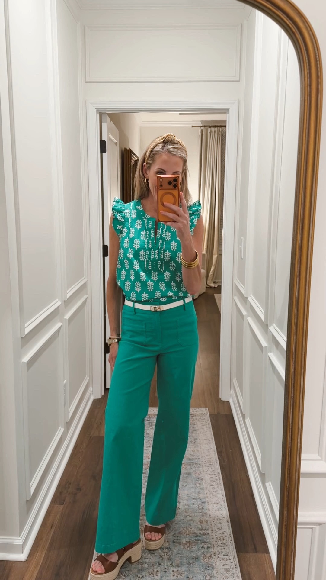 Today’s teacher outfit of the day come straight to you from my very favorite place @jcrew // j.Crew top size extra small. J.Crew pants size 25. Amazon belt and headband. 