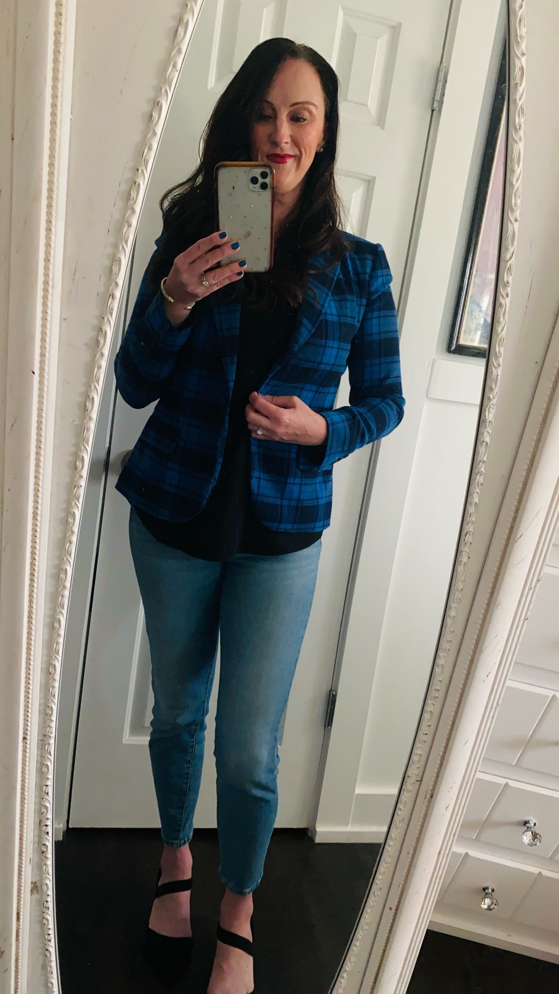 Classy, feminine winter outfit uniform for work or a job interview.

•Skinny jeans 
•Solid tank or bodysuit
•Plaid blazer 
•Kitten heels 

Teacher outfit 
WFH style 
Work from home style 
Work from home outfit 
Winter outfit 


#LTKStyleTip #LTKOver40 #LTKWorkwear