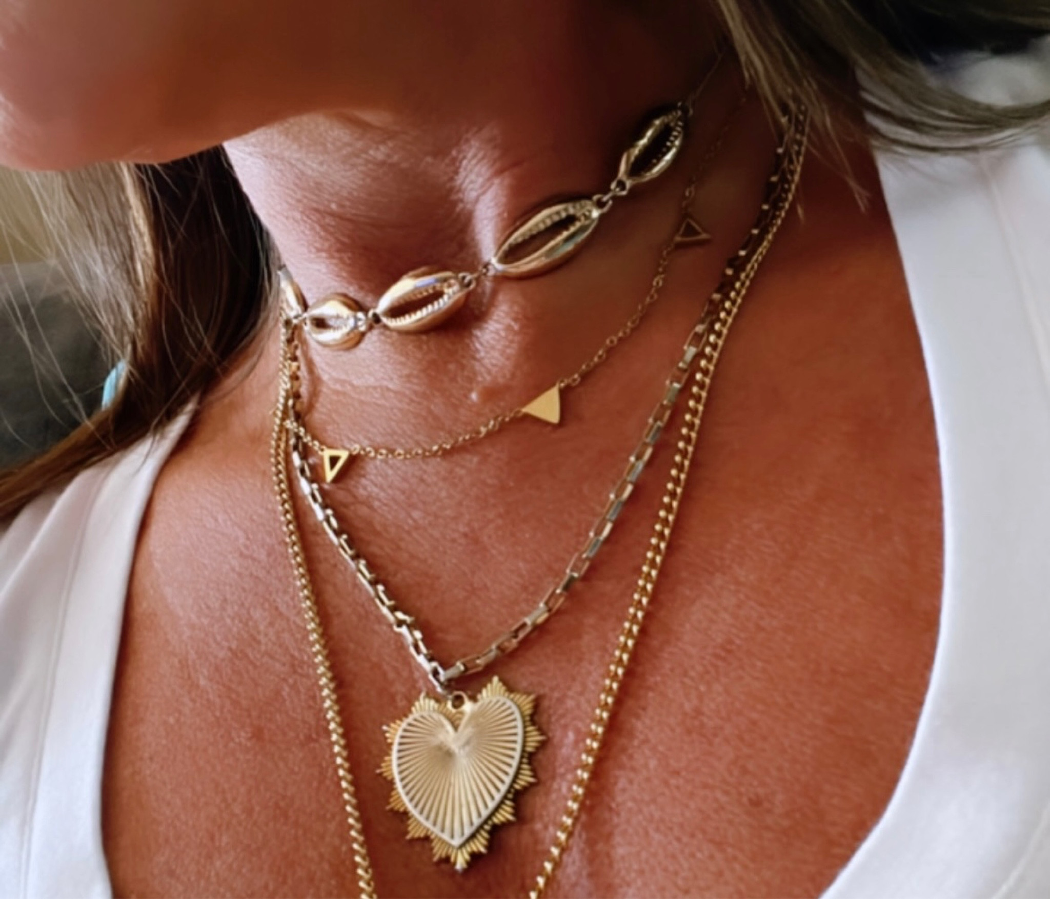 💚𝐊𝐢𝐧𝐬𝐥𝐞𝐲 𝐀𝐫𝐦𝐞𝐥𝐥𝐞 Jewelry 20% off code (on LTK): 𝐋𝐈𝐍𝐙𝟑𝟎𝐀⁣

⭐️not pictured is my small heart necklace - large heart necklace can be found on my LinkTree.com/linz30a 

#LTKstyletip #LTKfindsunder100