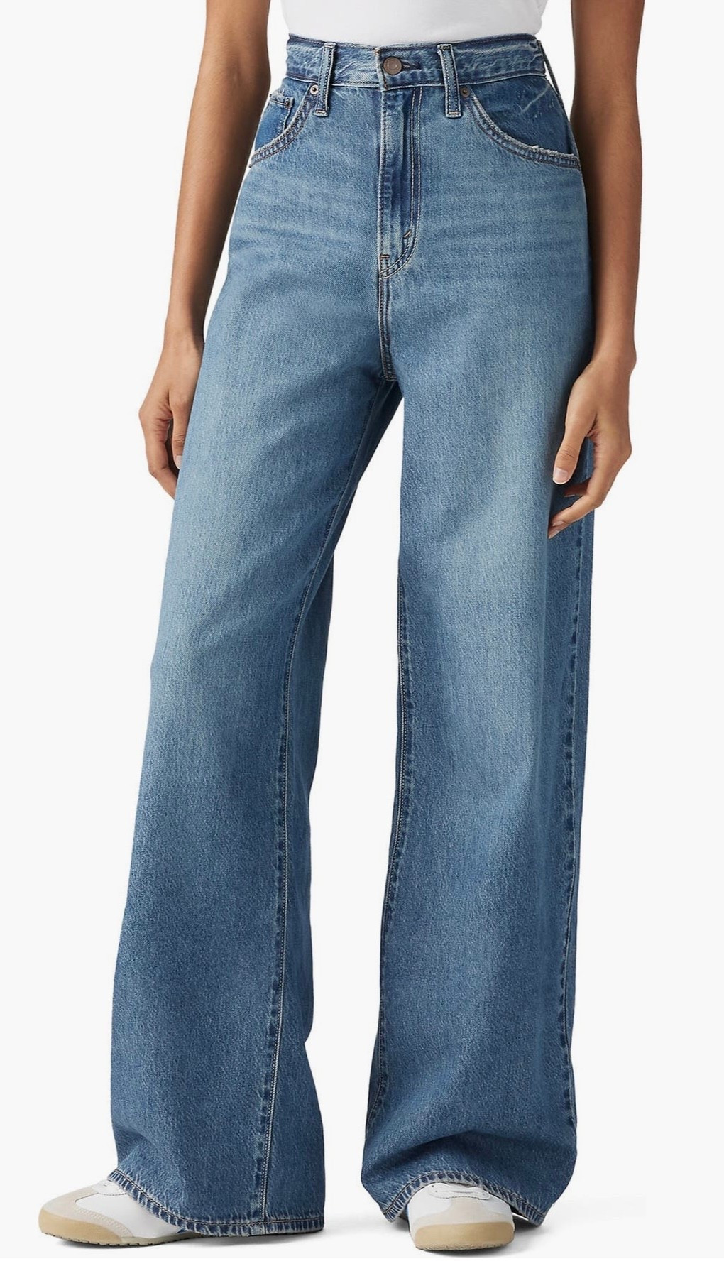 The Levi clinched waist jeans are on Sale at Nordstrom Rack! 

#LTKFindsUnder100 #LTKStyleTip #LTKPetite