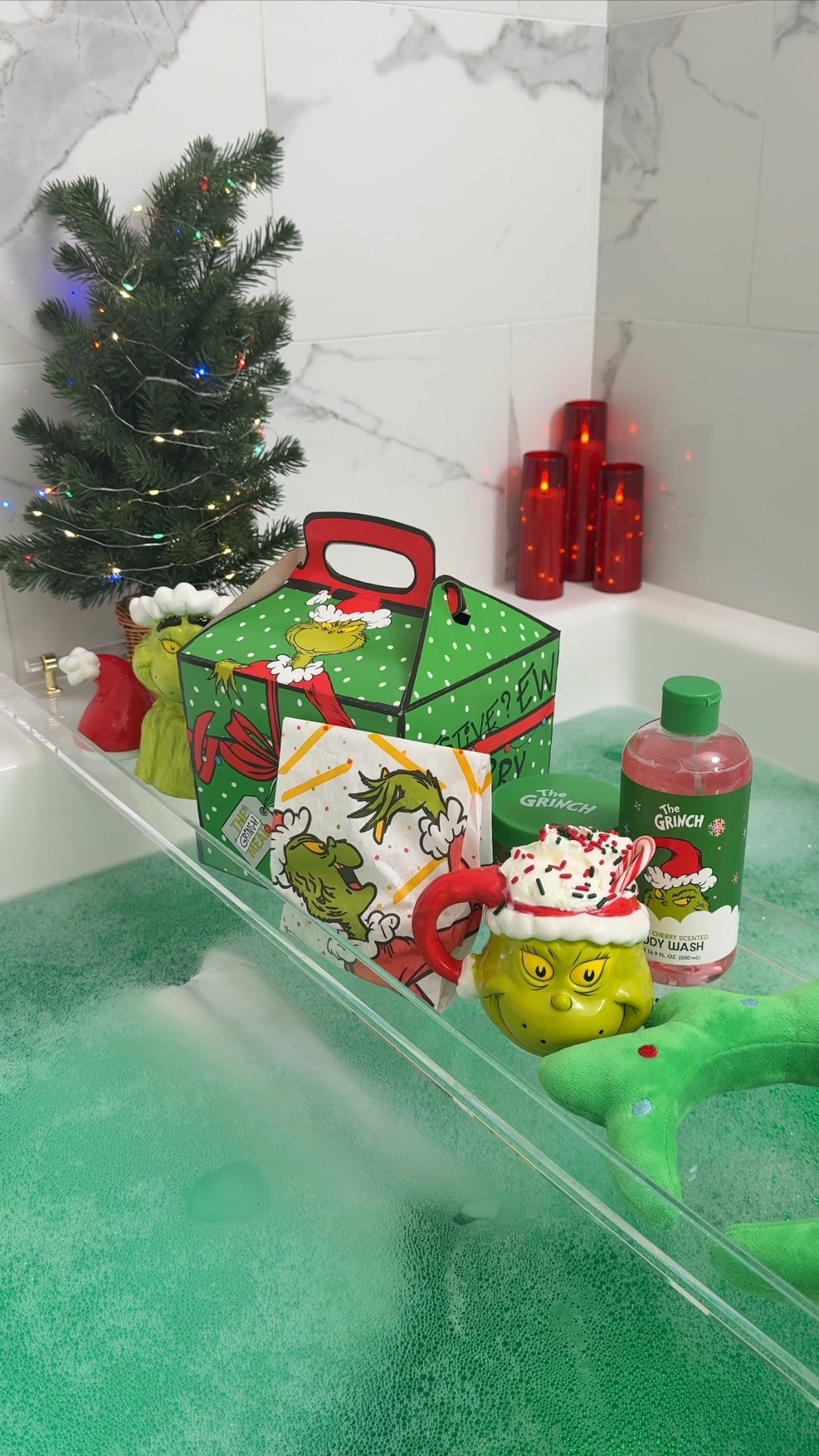 Grinch christmas bath 🎄 

#LTKHoliday #LTKSeasonal #LTKGiftGuide