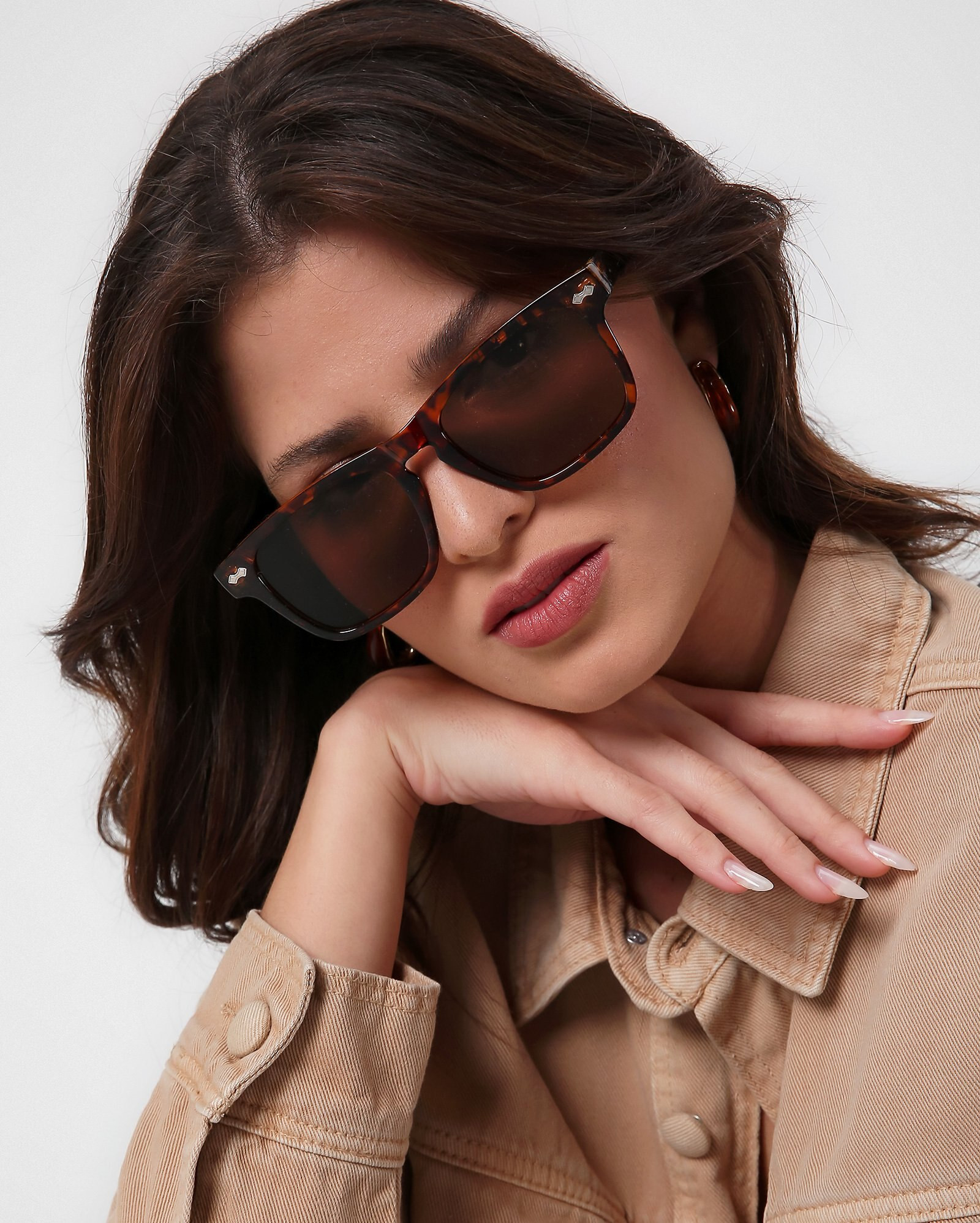 Óculos de sol feminino quadrado tartaruga marrom | Riachuelo | Riachuelo (BR)