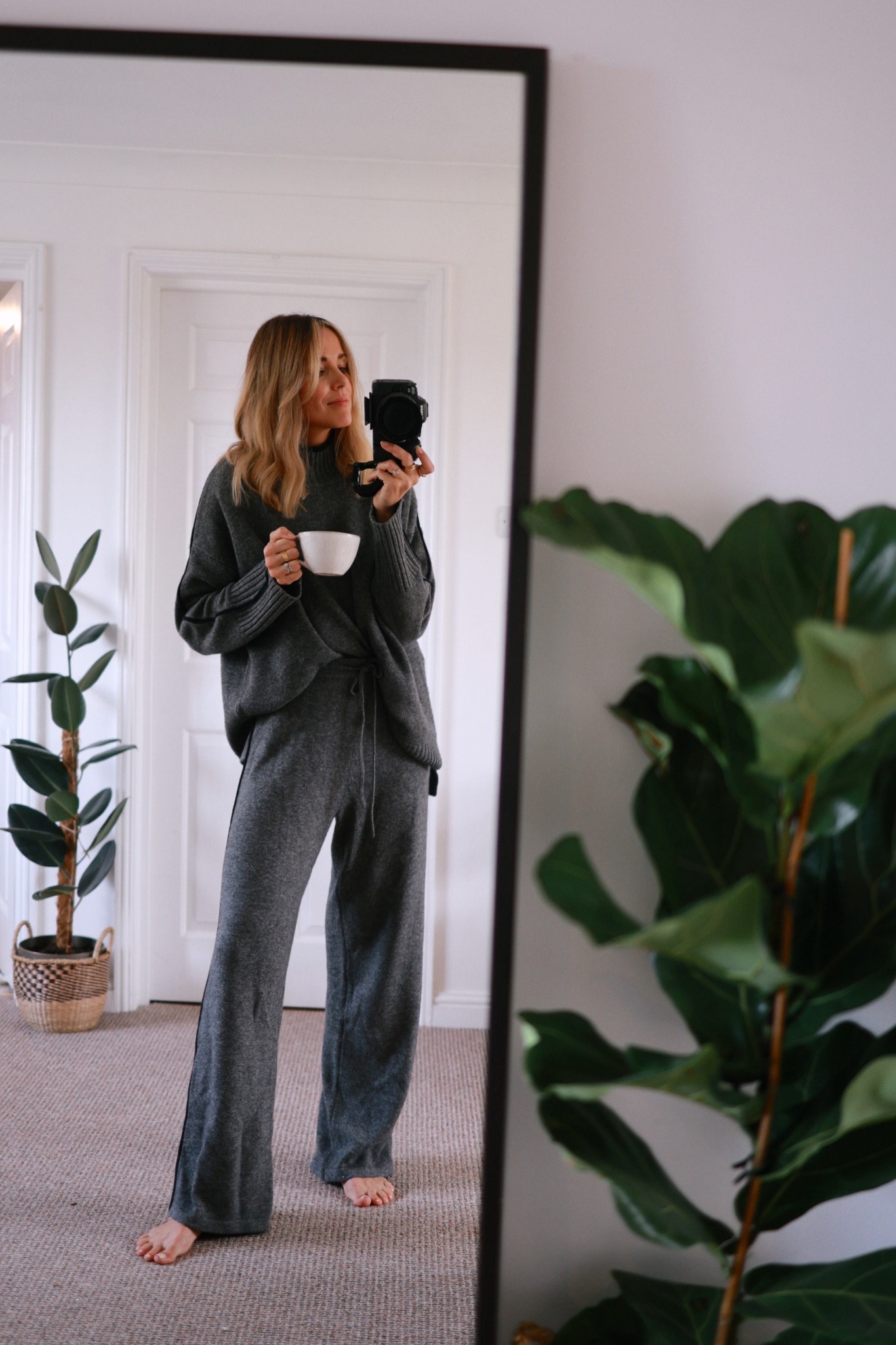 Knitwear 
Winter outfit 
Cashmere joggers 
Cashmere set
Autumn outfit 

#LTKSeasonal #LTKstyletip #LTKeurope