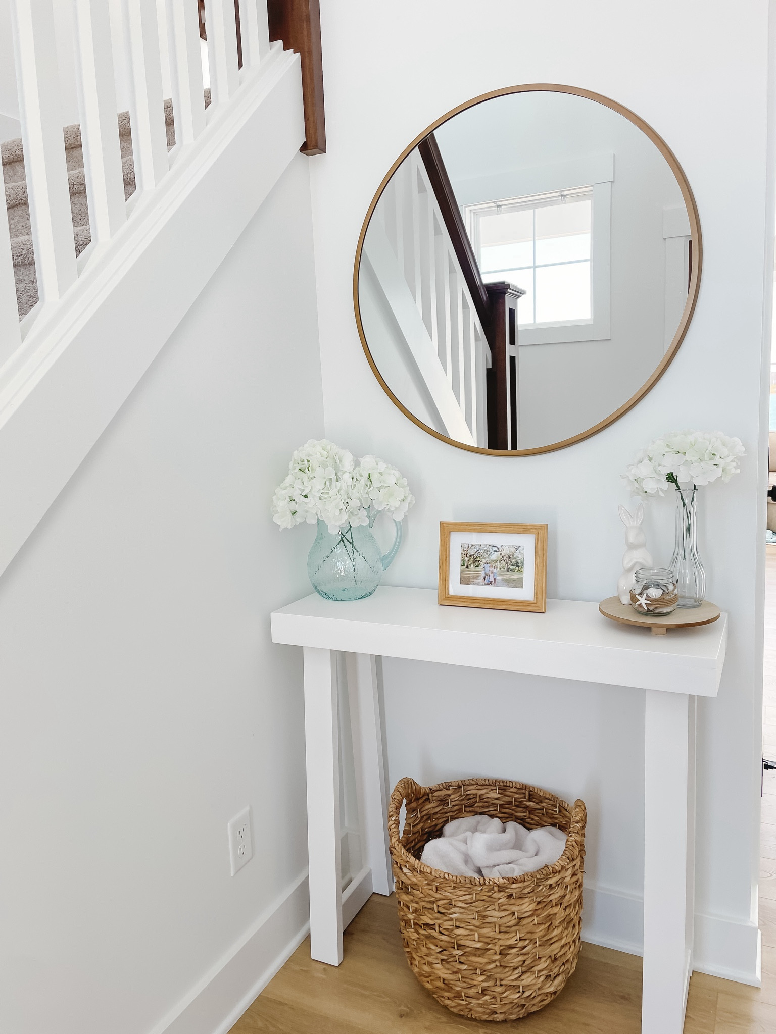 Neutral entryway 

#LTKSeasonal #LTKhome #LTKfindsunder100