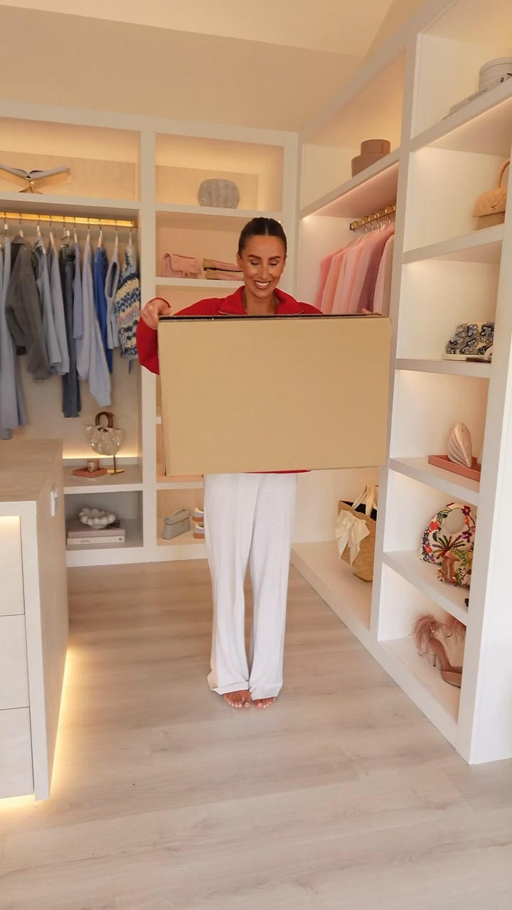 Mango haul 🫶🏻🫧

Rust dress: size 6 
Blue blazer: size S 
Checked bomber jacket: size S 
Polka dot jeans: size 4 
Yellow blazer: size M
Blue satin top: size XS 
Blue satin trousers: 6 
Ruffle lace top: size S 
Cream blazer: size M 

#LTKspring #LTKsummer #LTKuk