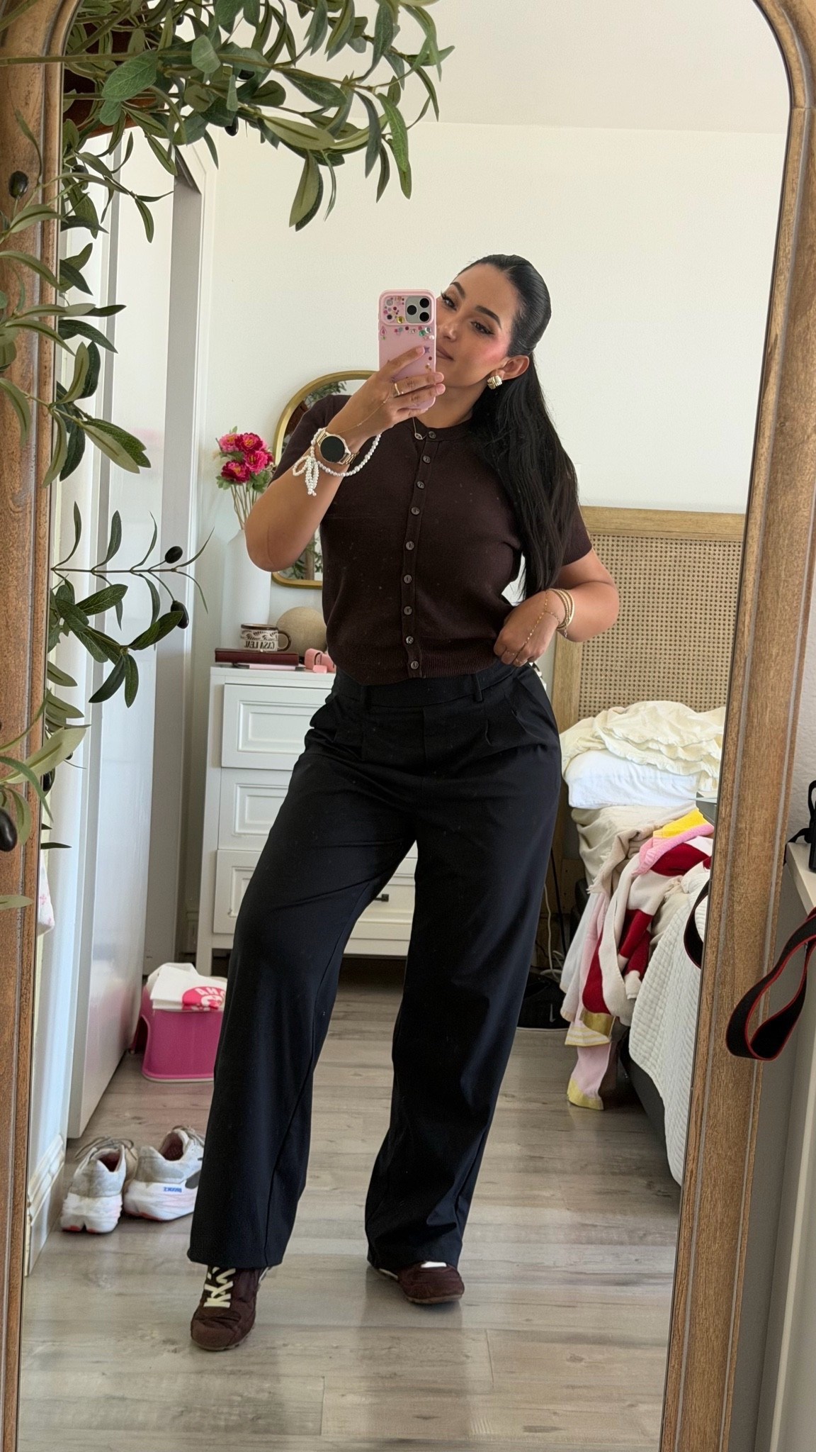 Today’s fit to run errands! Pants are literally workout pants lol discovered a new life hack

#LTKmomlife #LTKootd #LTKTravel
