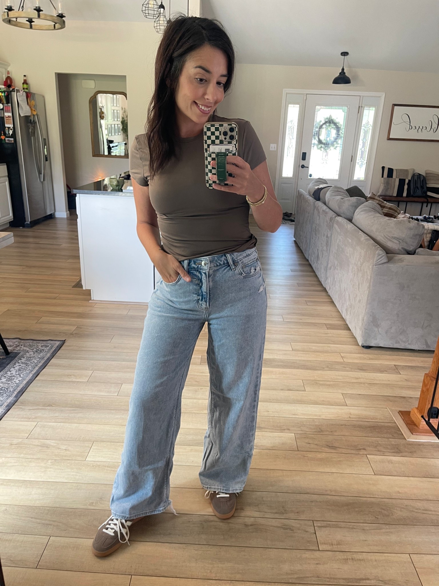 Simple OOTDs are my favorite! Nothing fancy here just your every day basics! 

#simpleootd #momstyle #affordableoutfit #americaneagle #ootd #outfitinspo #falloutfit

#LTKSaleAlert #LTKautumn #LTKStyleTip