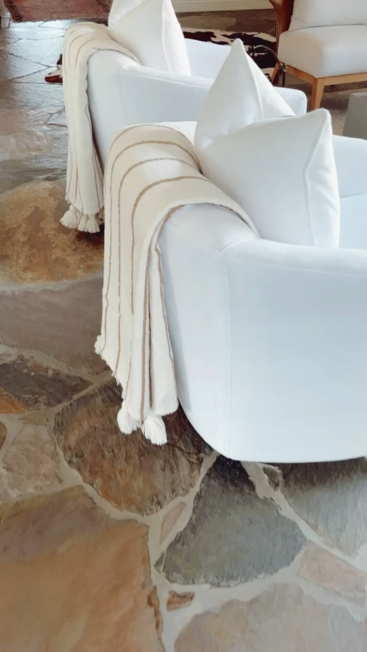 Still loving these bed throws from Target…except I’m using them on the swivel chairs in my living room. 🙌🏻

#throwblanket #throw #bedroom #livingroom #targetfinds

#LTKhome