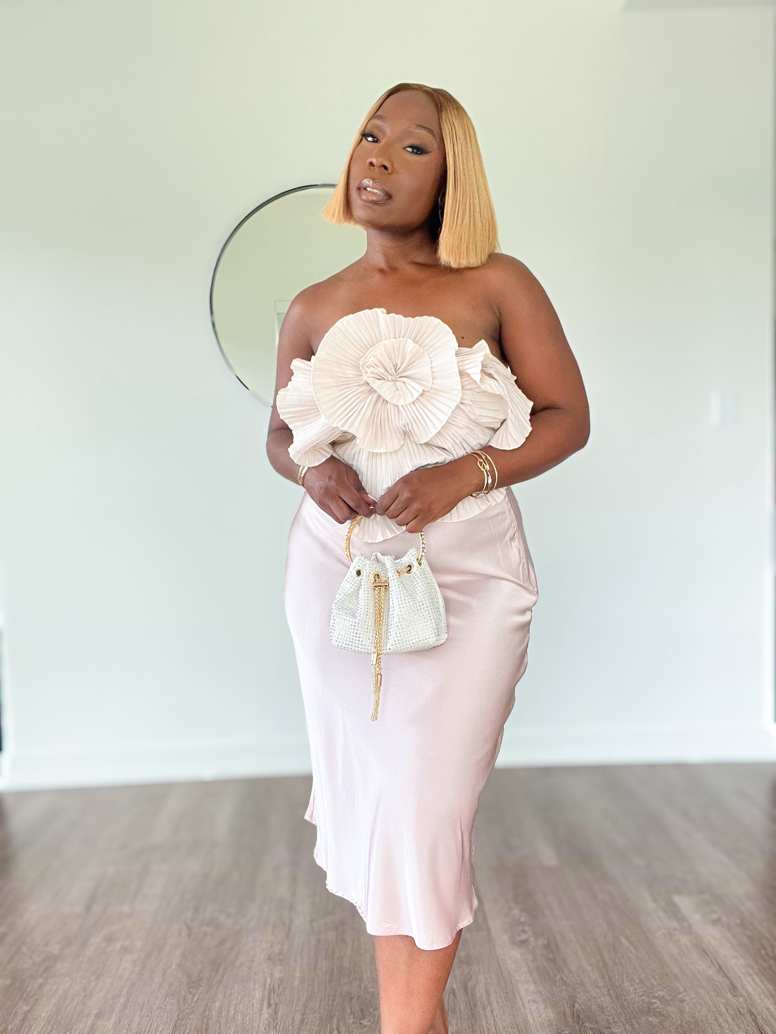 I was worried this skirt would fit weird across my hips but I’m happy with the results! Wearing a Large skirt! Bag is from Amazon. #weddingguestoutfit

#LTKMidsize #LTKFindsUnder50