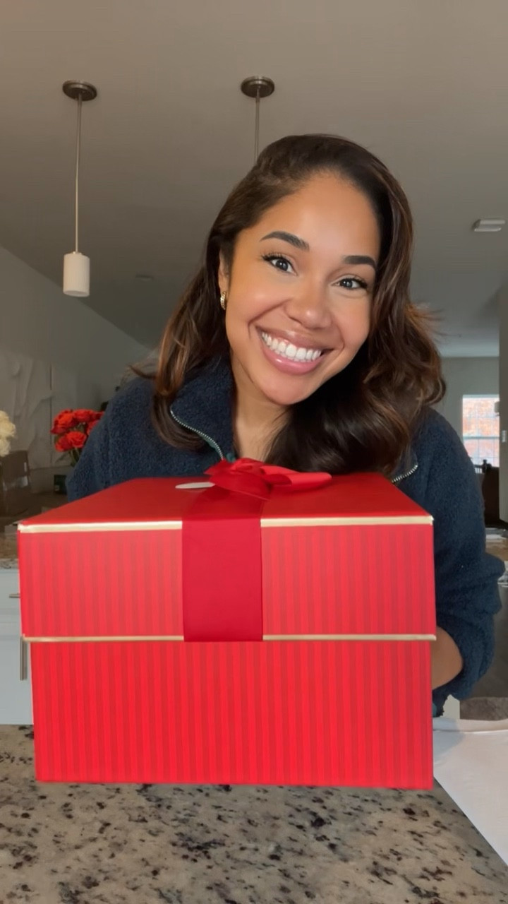 I gotta take care of my girls this holiday season♥️.  Most importantly I need to make sure they’re hydrated!! We’re taking shots of Splash Refresher, okay? 🎁🚰🎊

#LTKHoliday #LTKGiftGuide