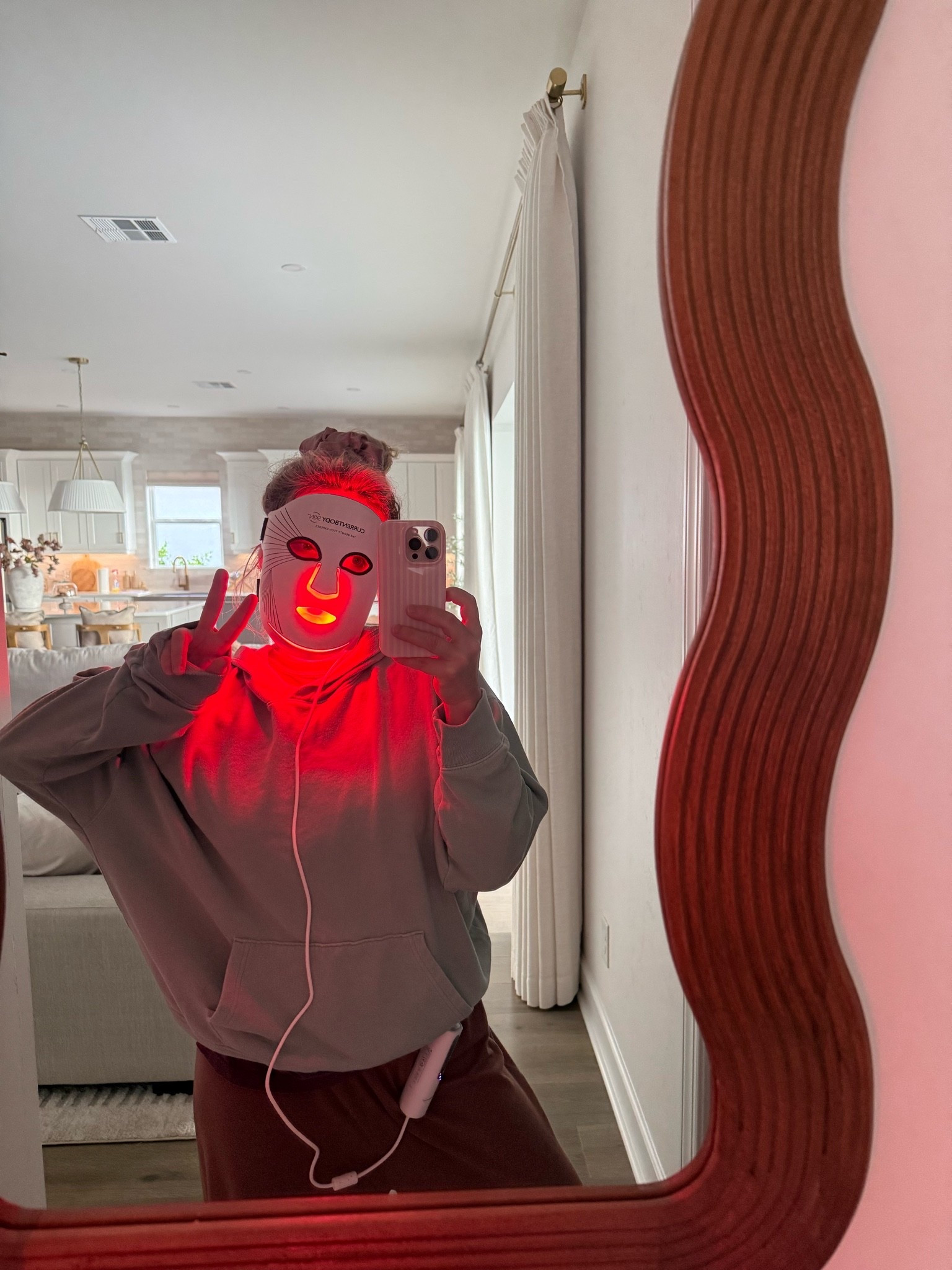 Sunday self care ❤️

Just 10 mins a day….

Key Benefits of Red LED Therapy
* Boosts Collagen & Elastin
* Reduces Inflammation
* Improves Skin Tone & Texture
* Speeds Up Healing
* Non-Invasive & Pain-Free



#redlight #ledfacelight #selfcare #daikyroutine #antiaging #skincare #currentbody

#LTKselfcare #LTKdayinmylife