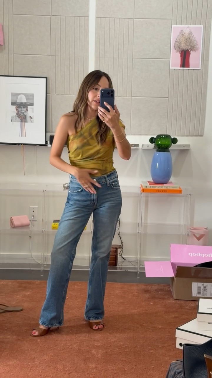 This @Reformation sale is TOO good! This top is one of the things I picked up from it! 50% off is unreal🤯🤯

#LTKootd #LTKSaleAlert #LTKPetite