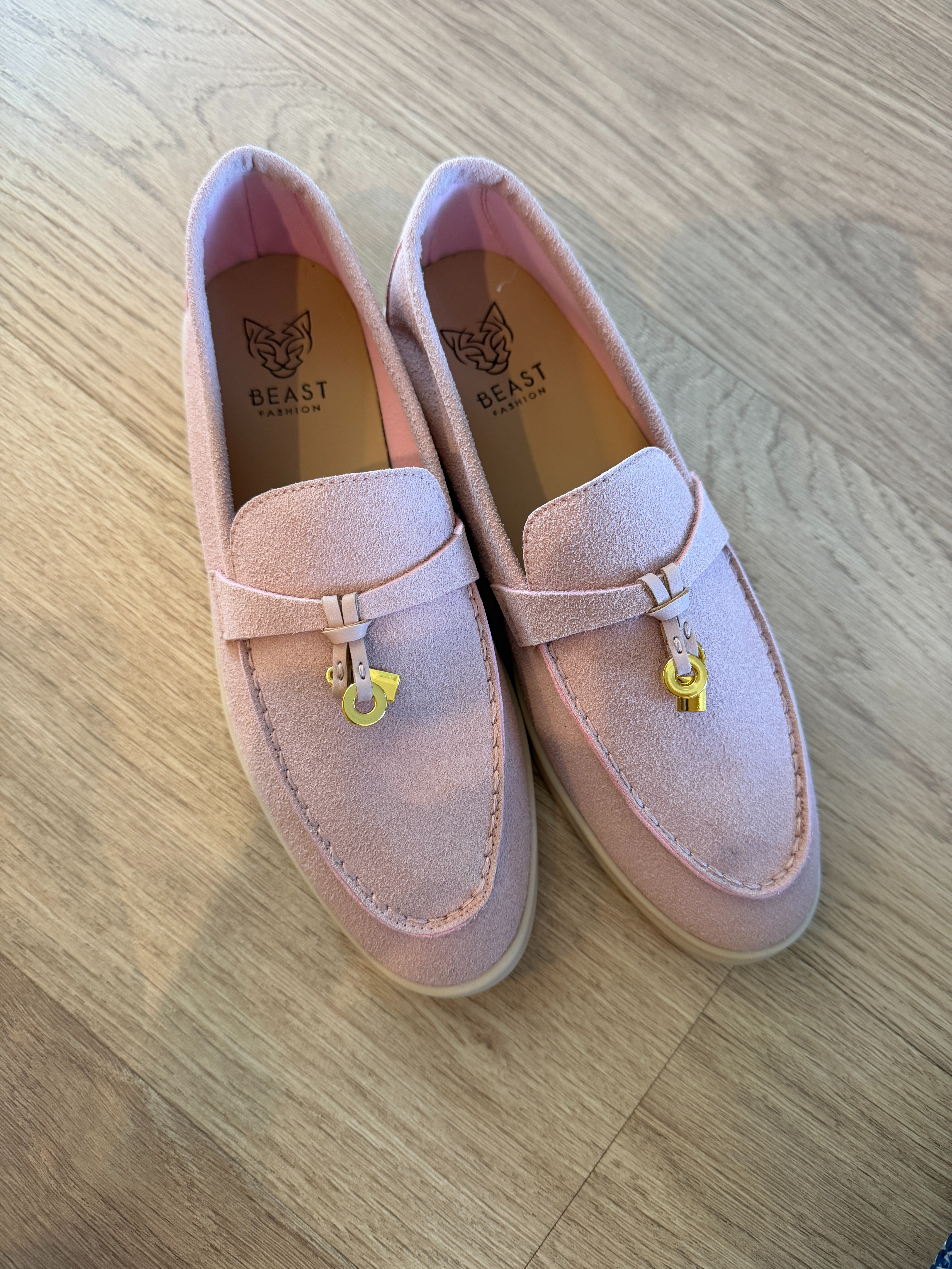 These chic loafers are comfortable, easy to style, and add an effortlessly polished touch to any outfit.

#LTKStyle #Loafers #EverydayShoes #ShoeFinds 

 