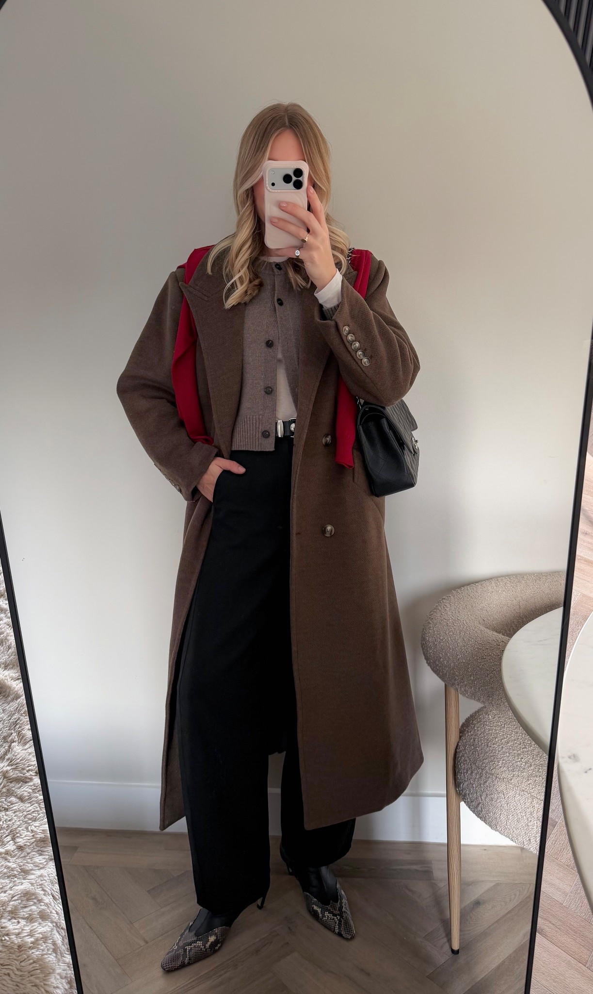 After talking about styling red last night — this is exactly how I’ll wear it.

A pop with neutrals: red with mocha and taupe, layered under my new WAT the Brand coat.

Mocha structured shoulder long wool coat - sized up to a L for a more oversized fit 

Knit over the shoulder now, red sandals for spring 👀

Black barrel leg trousers are from Arket 🖤

*linked Fabrique Rialto flap bag use ‘CHARLOTTE20’ for a discount xx



#LTKstyletip #LTKwinter #LTKuk