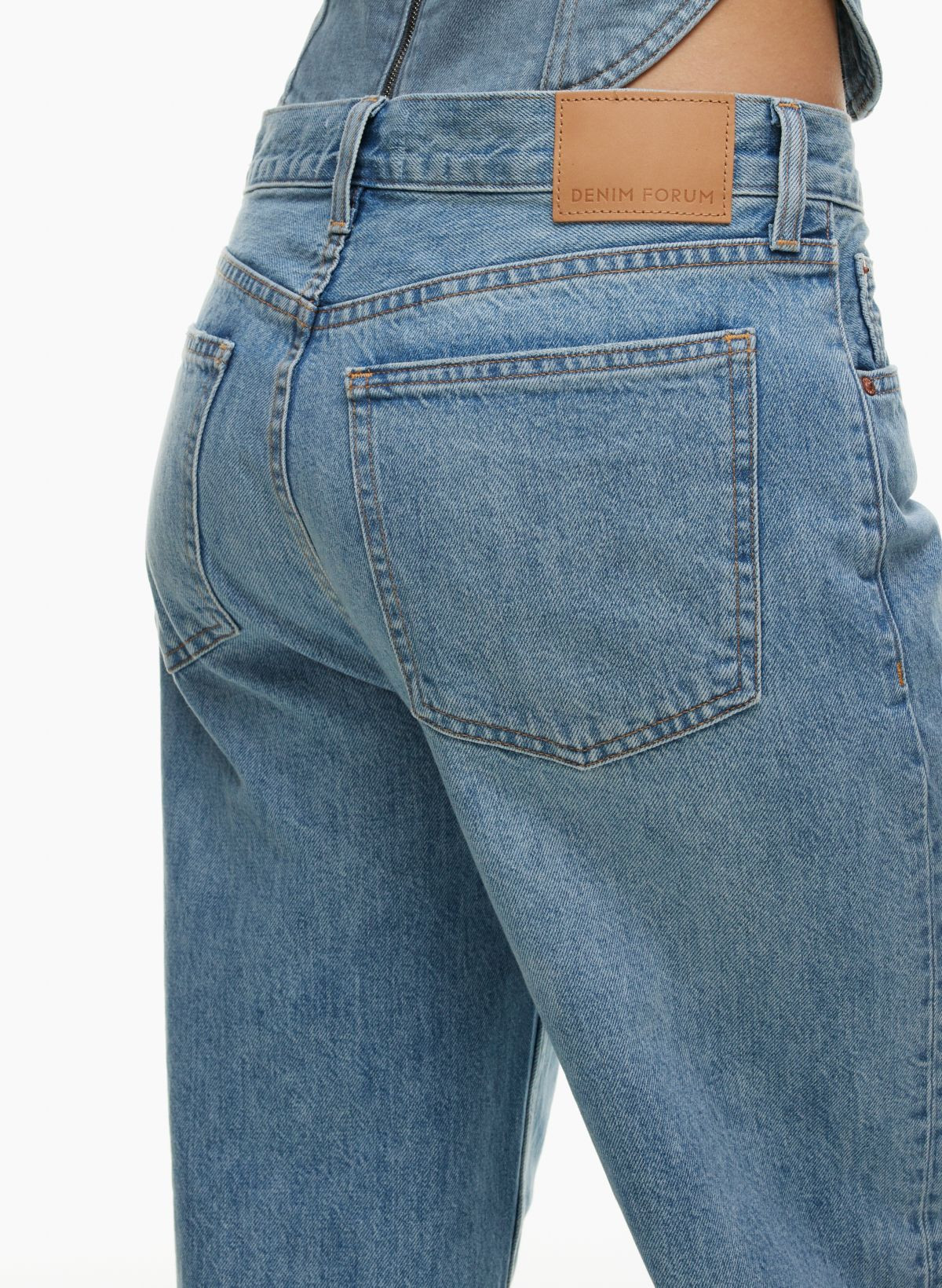THE '90S LO-RISE BAGGY WIDE JEAN | Aritzia