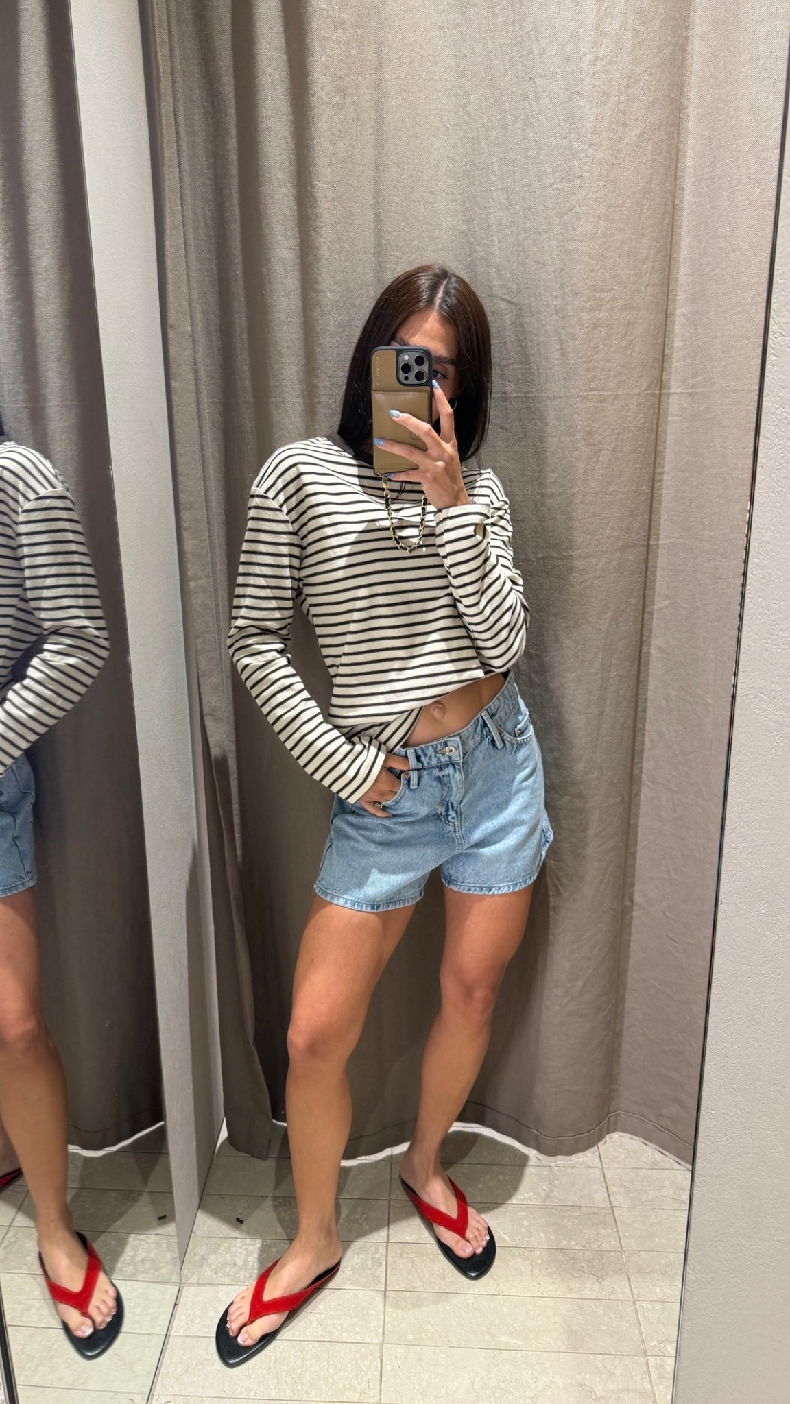 Denim shorts and striped top, perfect beach day / farmers market 🙌🏼 #zara #denim #denimshorts