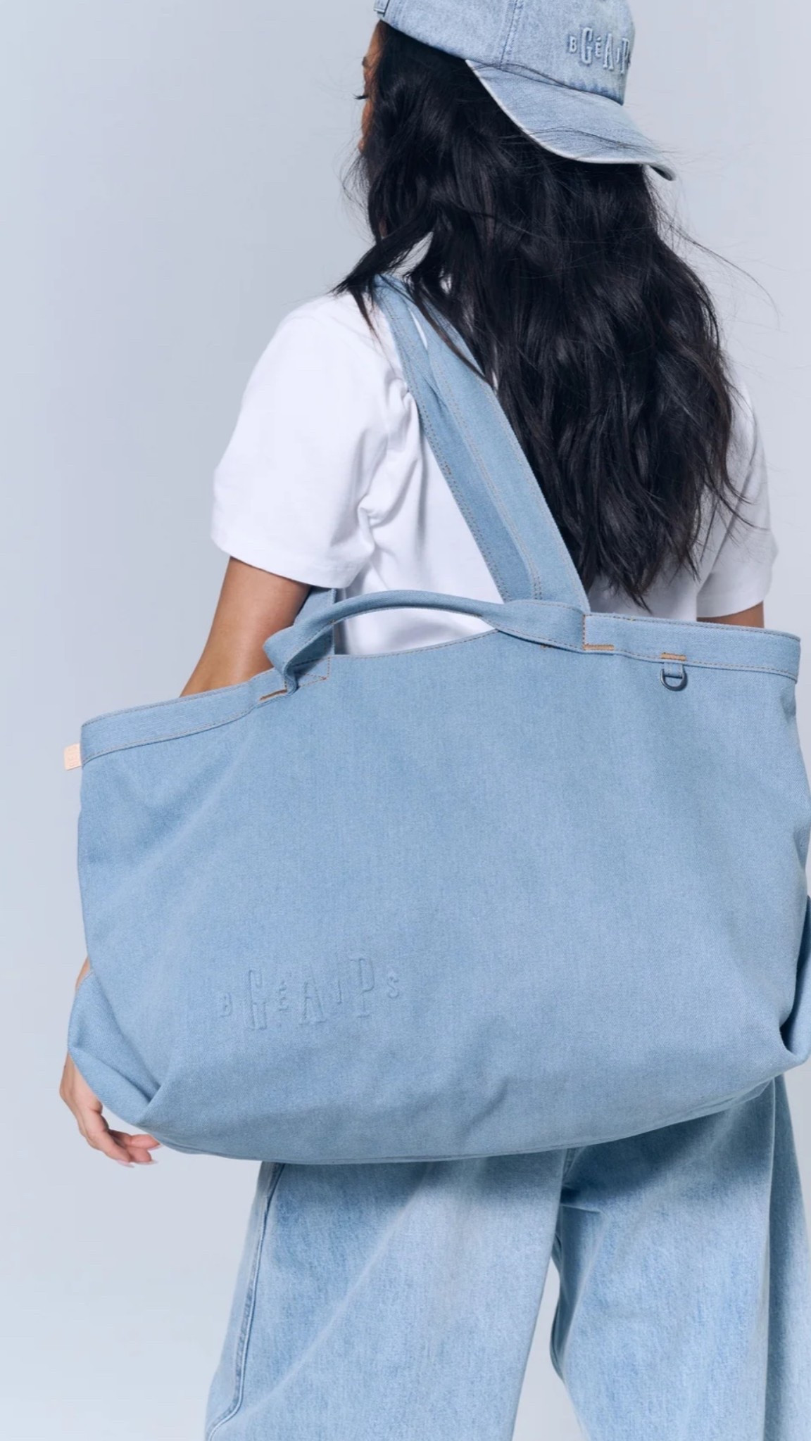 Such a Great travel tote! Such a great collaboration with  GAP 🫶🏻

#LTKTravel #LTKGiftGuide #LTKmomlife