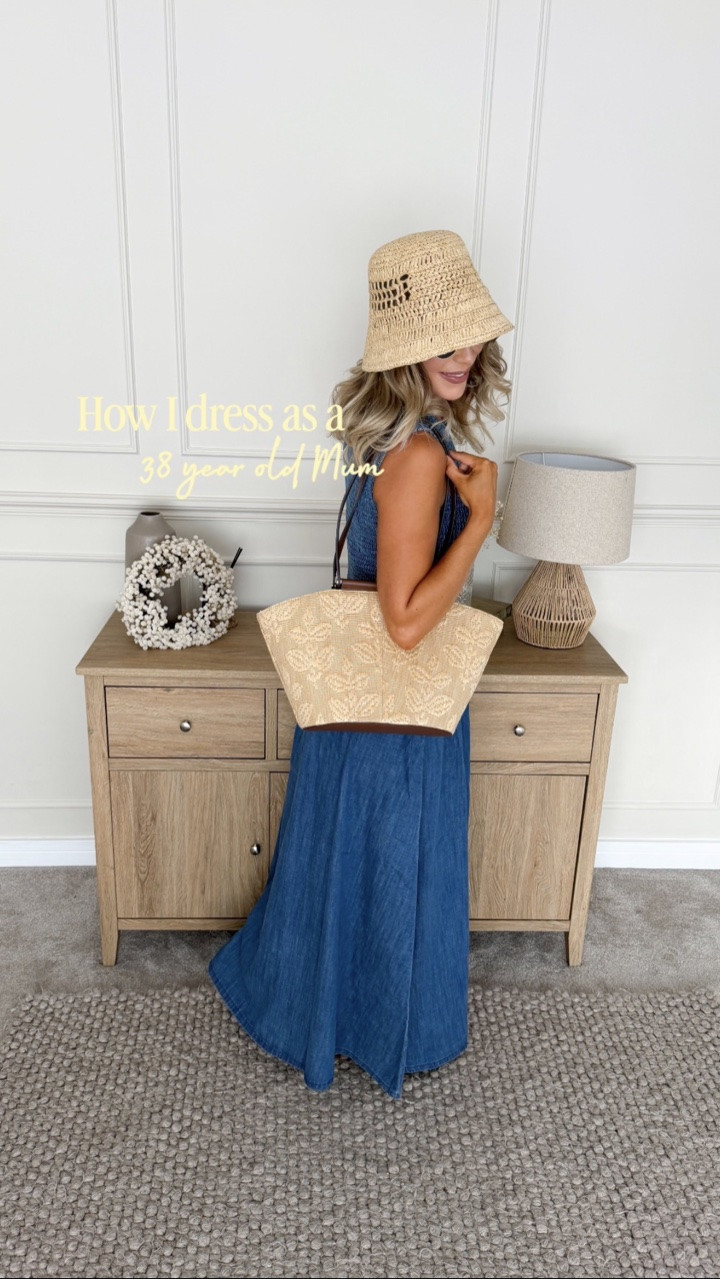HOW I DRESS AS A 38 YEAR OLD MUM..

I’ll be honest I didn’t think I’d like this dress on when it came. I thought ‘oh that’s a lot of material, it may make me look frumpy’ but I couldn’t have been more wrong.. I absolutely LOVE it!! Ps the bag is abit special too isn’t she!
Denim dresses are back and I’m here for it! 90s/00s kids will remember how much we loved a denim number back in the day 👏🏻

Comment LINKS below if you’d like them 🔗 
(I’m wearing an 8 and I’m 5’5)
@newlook 

Ad|Gifted #thatnewlookfeeling #newlook #wiwt #overthirtystyle

#LTKuk #LTKsummer #LTKdresses